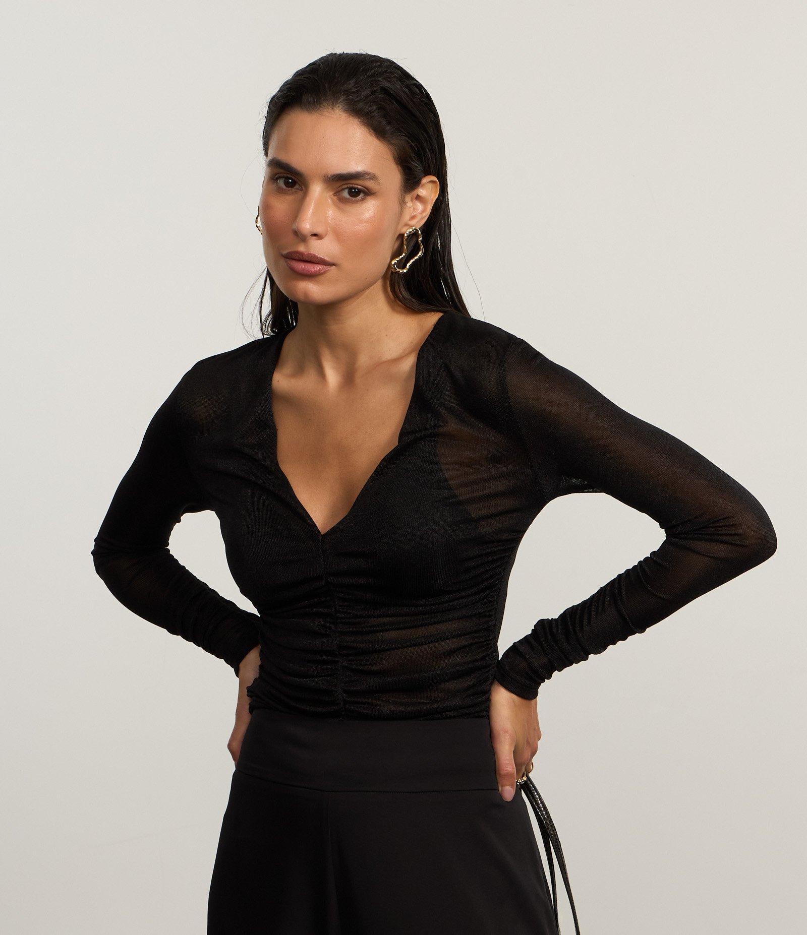 Blusa Texturizada com Drapeados Frontais Preto 1