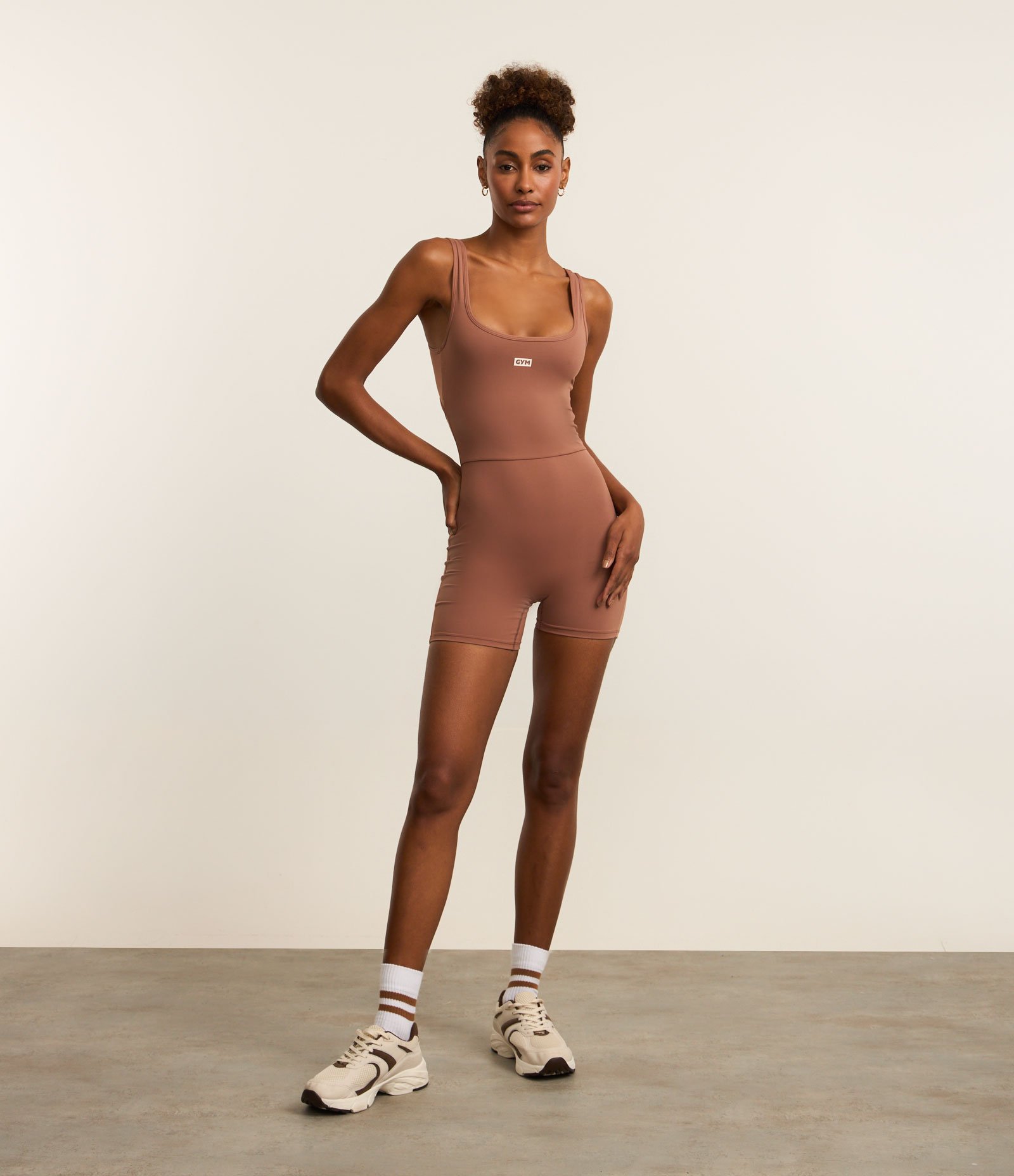 Macaquinho Esportivo em Microfibra com Efeito Empina Bumbum Marrom 2