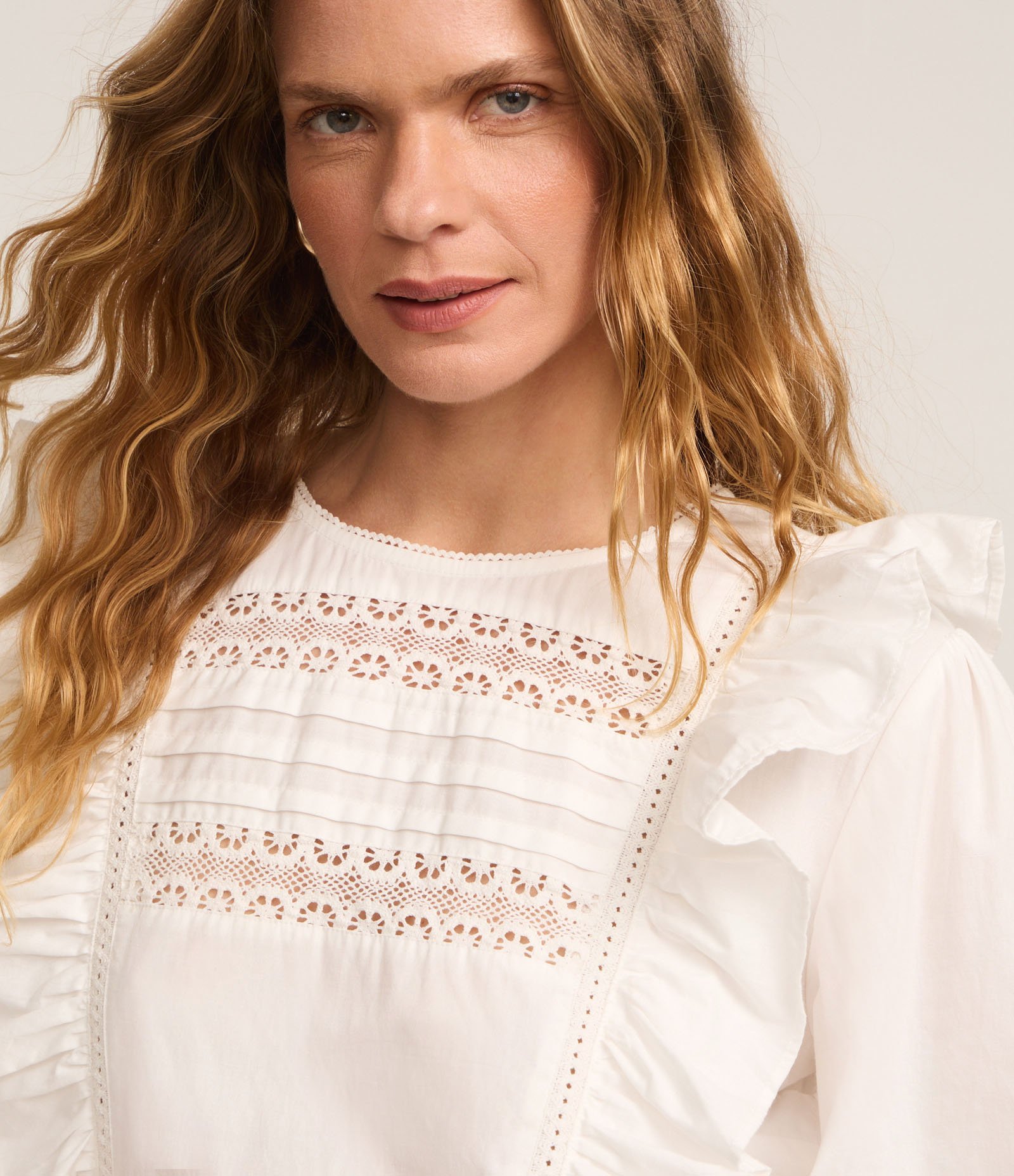 Blusa Bata em Tricoline com Babados e Manga Bufante Branco Neve 4