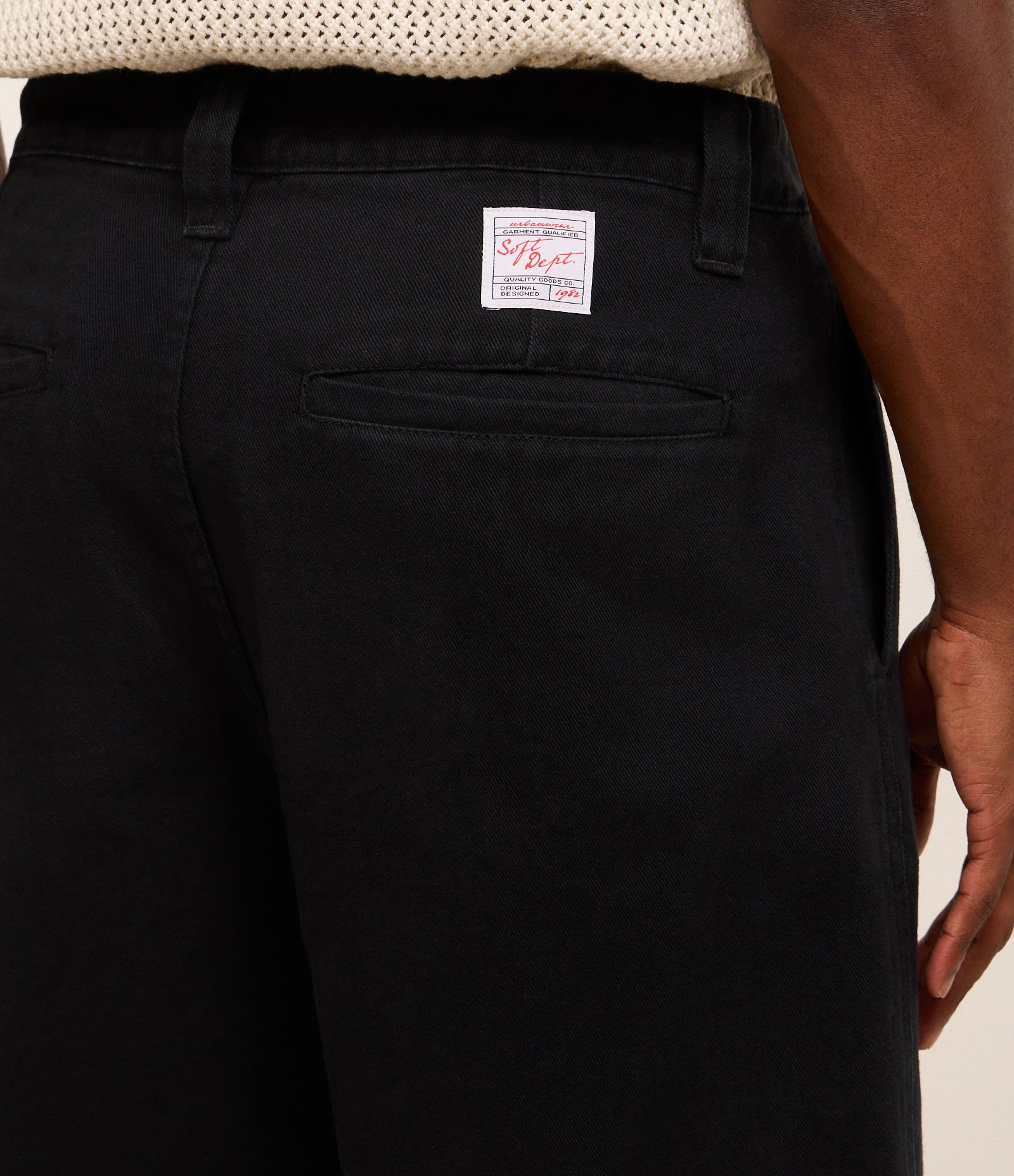 Bermuda Baggy em Sarja com Detalhe de Costura Frontal Preto 5