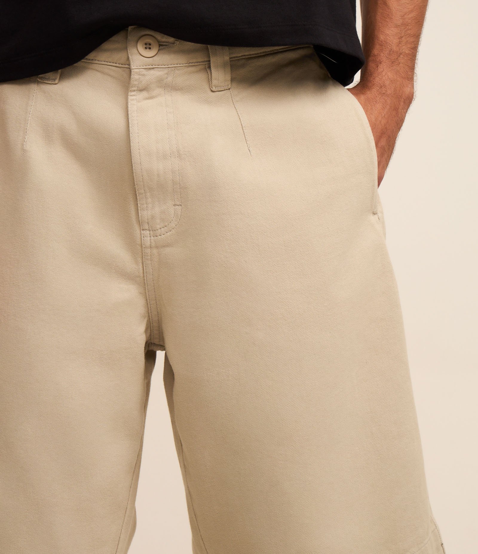 Bermuda Baggy em Sarja com Detalhe de Costura Frontal 3