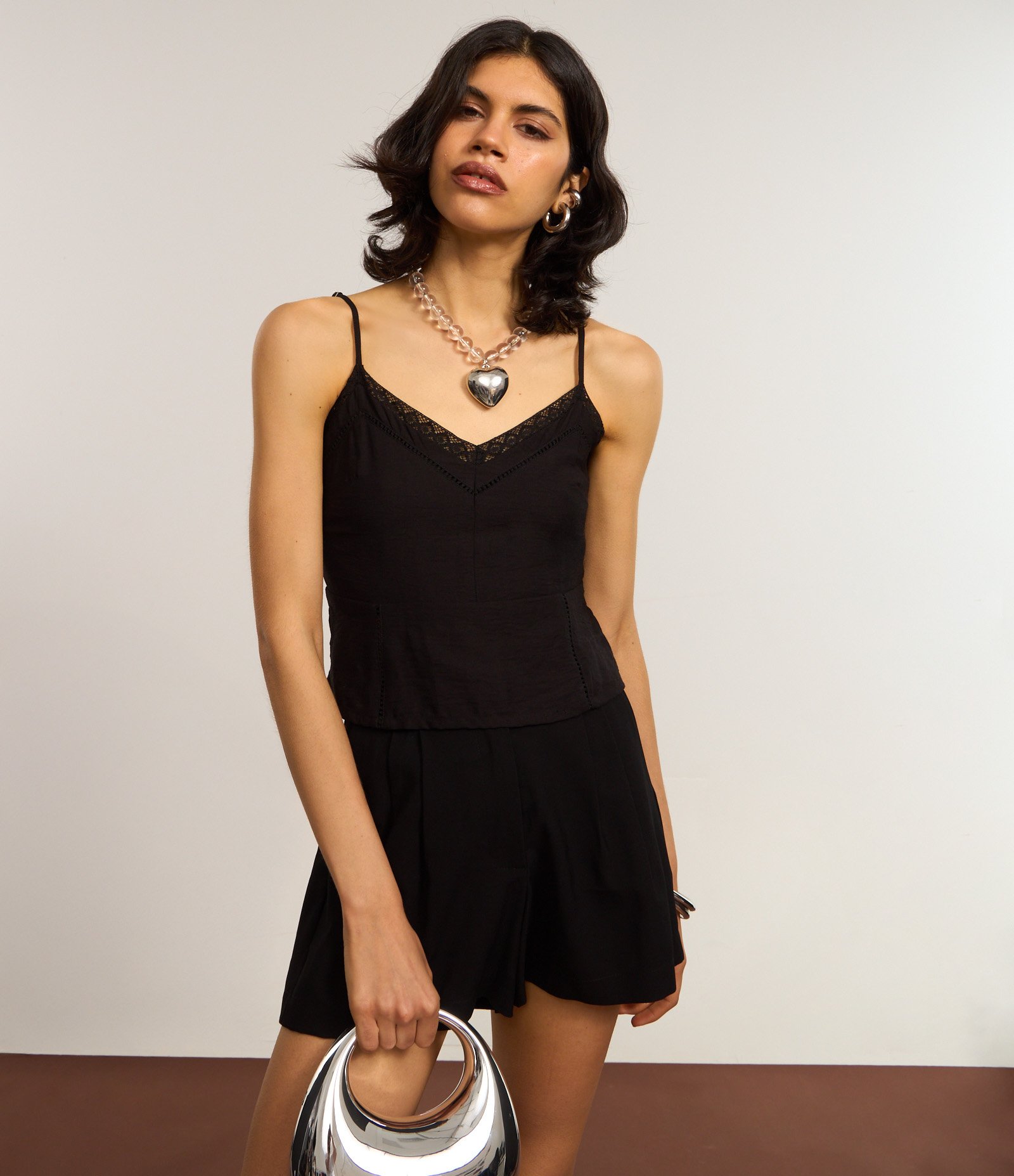 Blusa Bata em Tricoline com Renda no Busto Preto 6