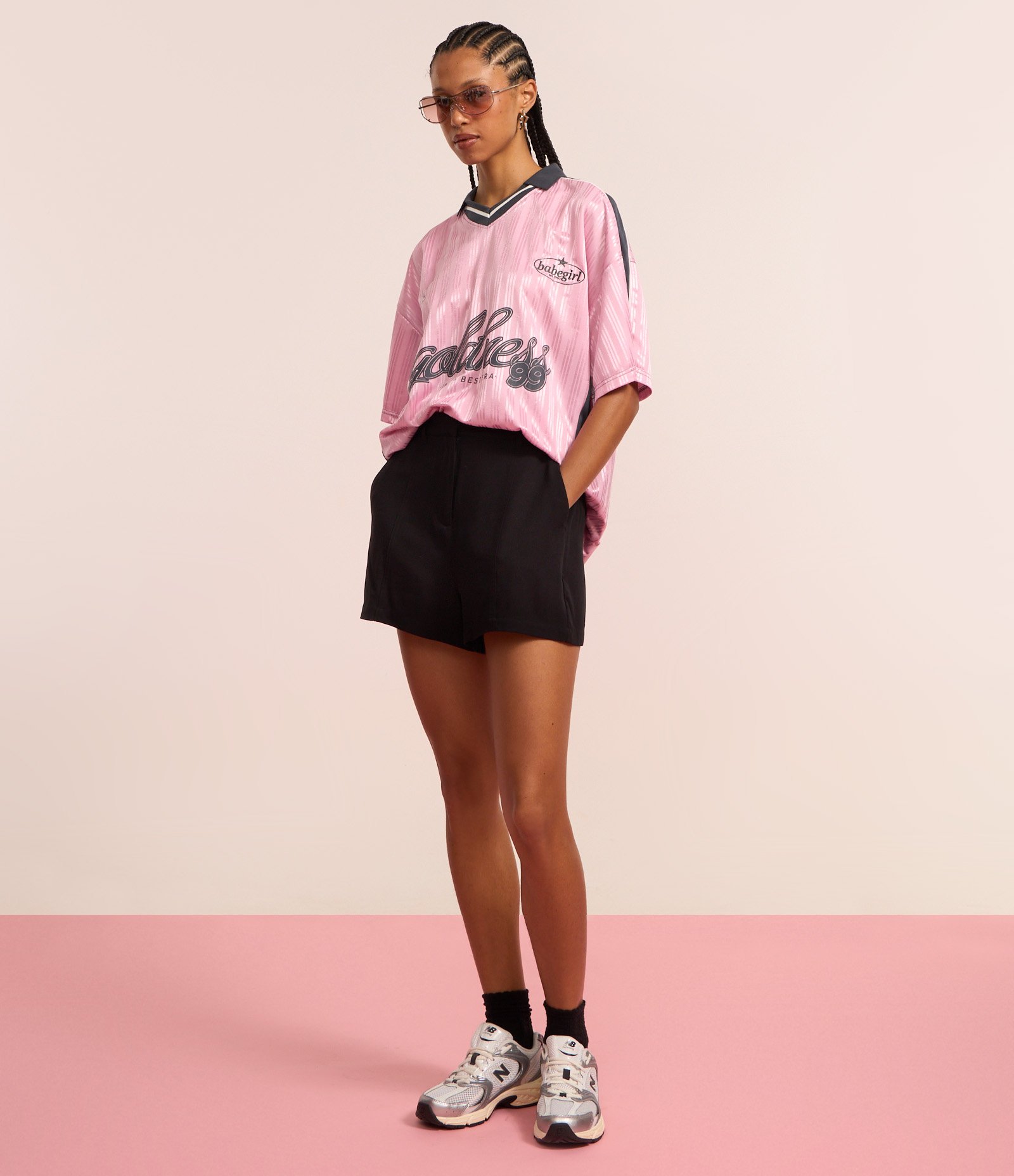 Short Curto Alfaiatado em Viscose Twill Preto 5