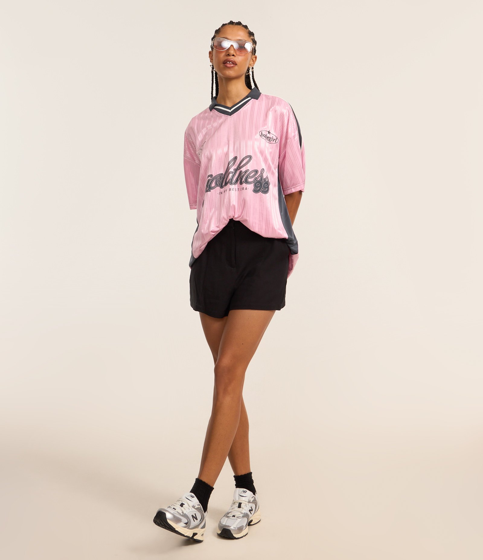 Short Curto Alfaiatado em Viscose Twill Preto 1