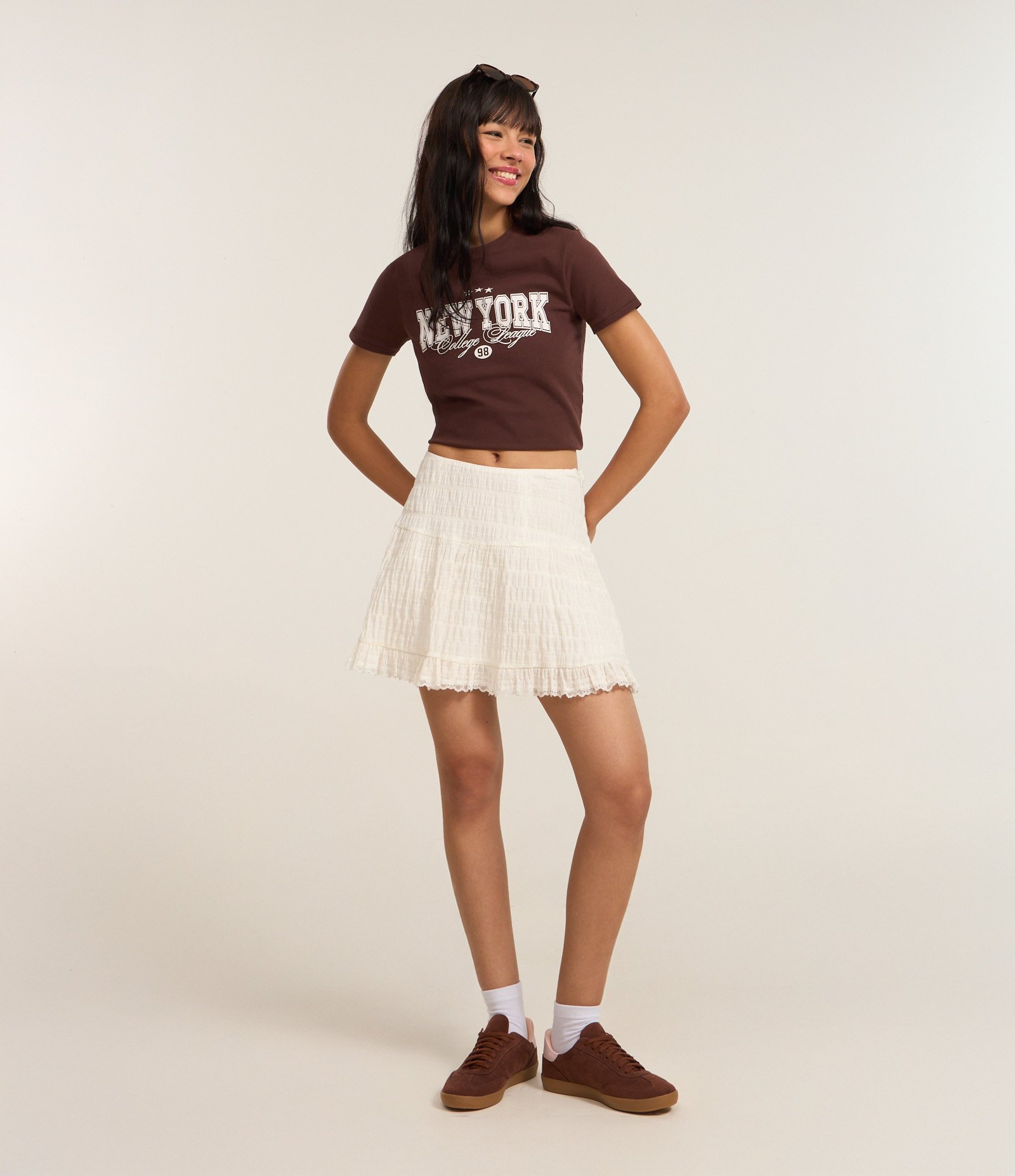 Saia Curta com Textura Maquinetada e Babado Branco 1