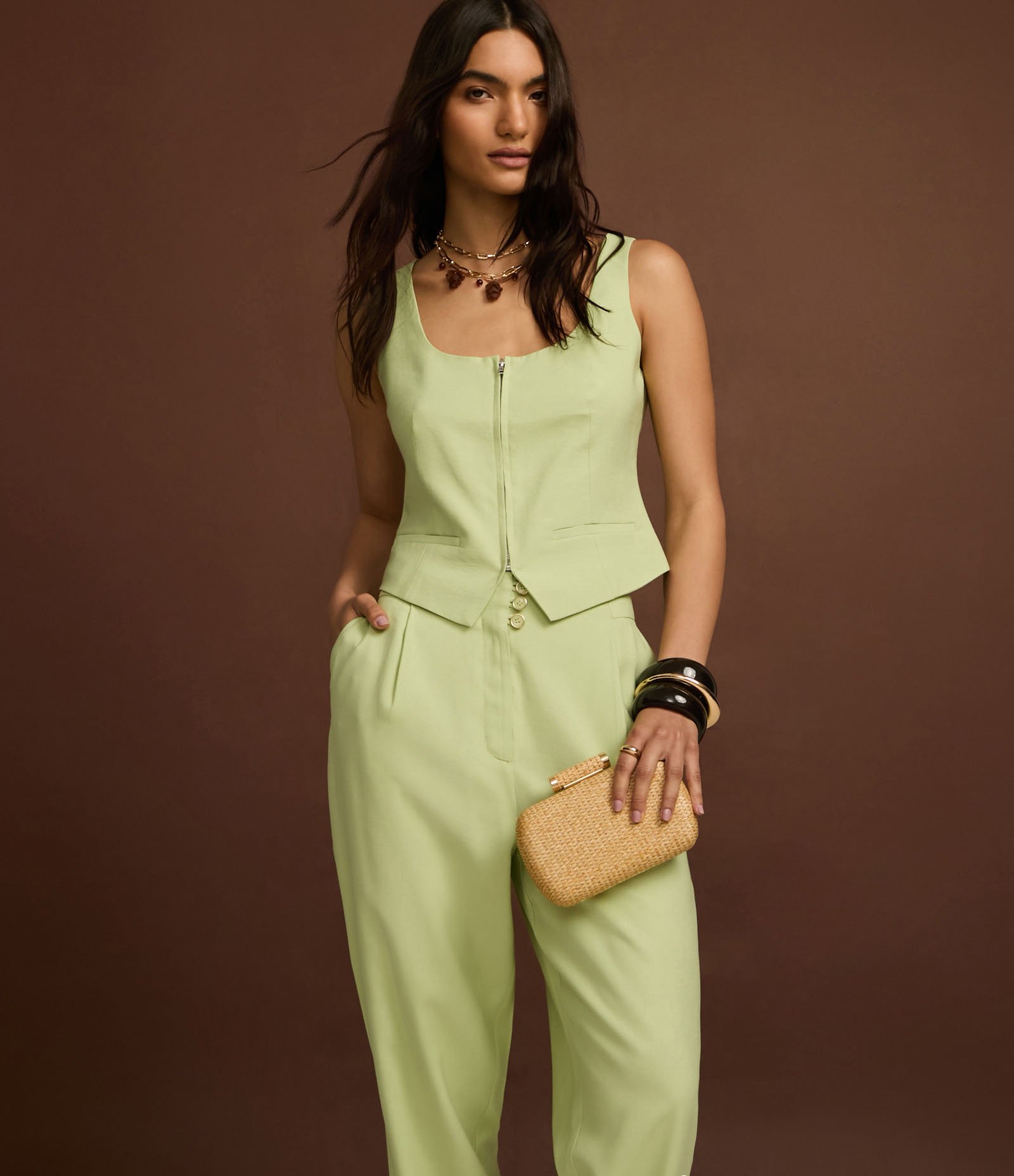 Calça Cenoura Alfaiatada Cintura Alta em Crepe com Bolsos Verde 5