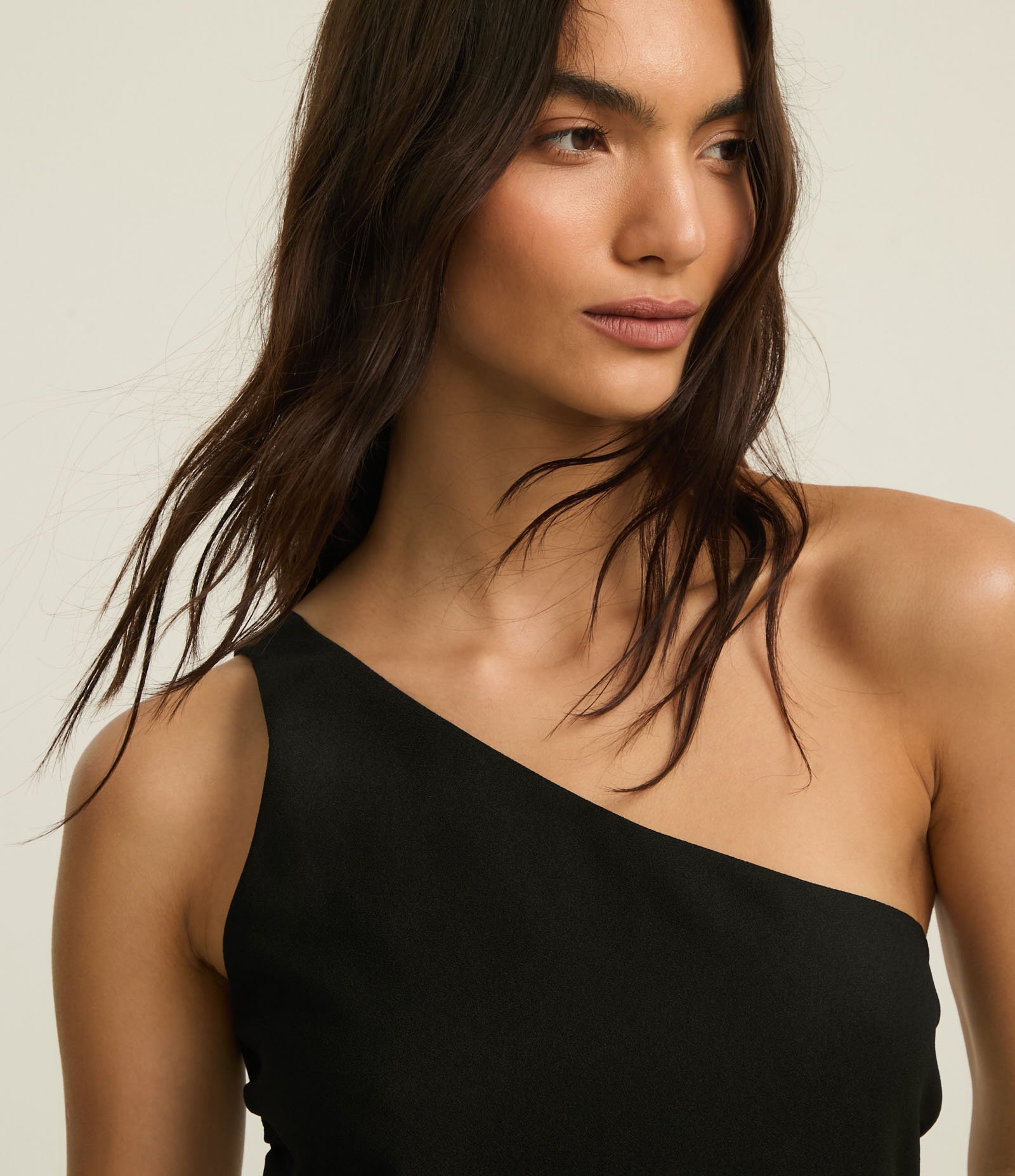 Blusa Ombro Só em Crepe com Franzido Lateral Preto 3