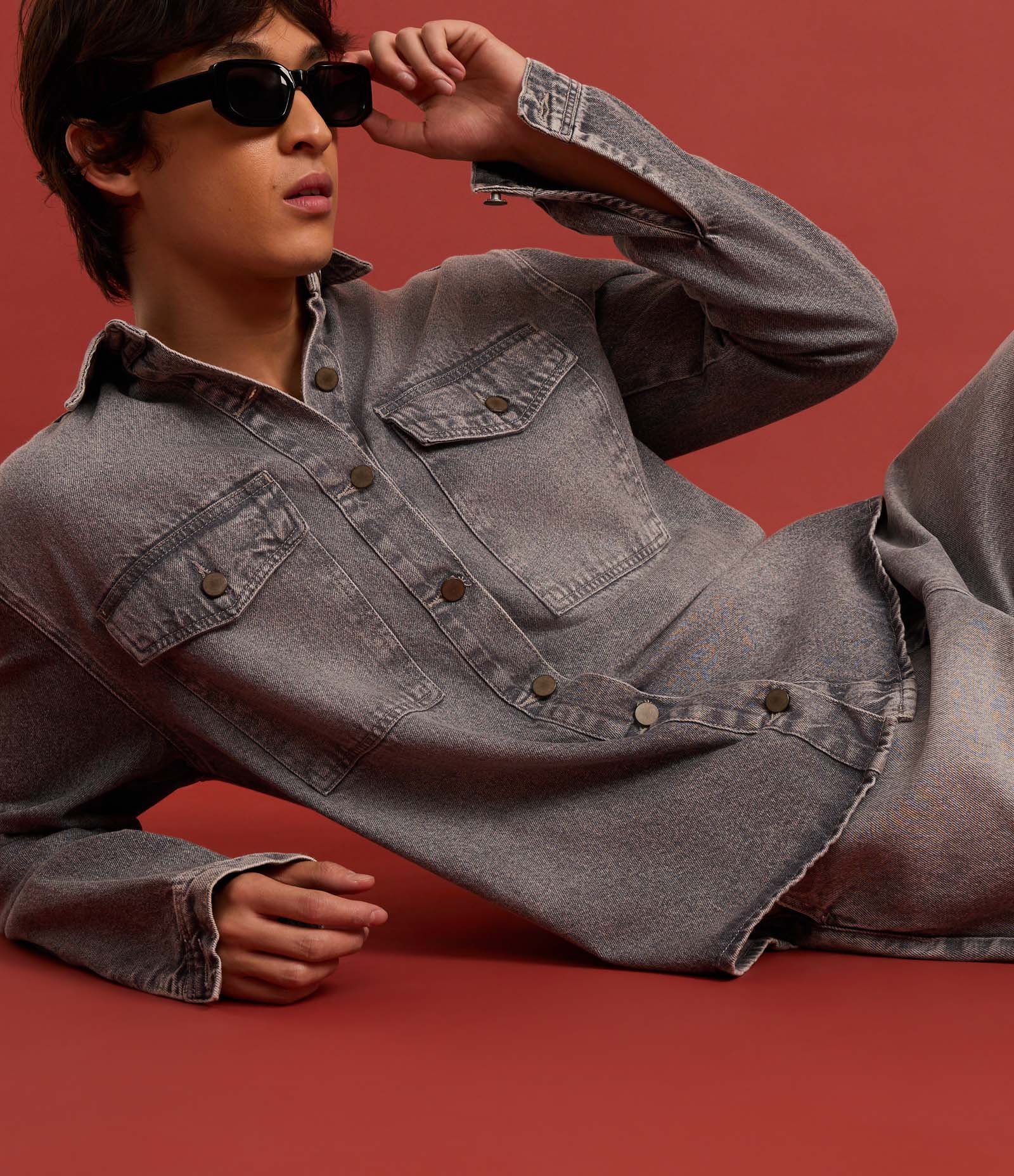 Camisa Oversized Boxy em Jeans com Efeito Marmorizado Cinza 3