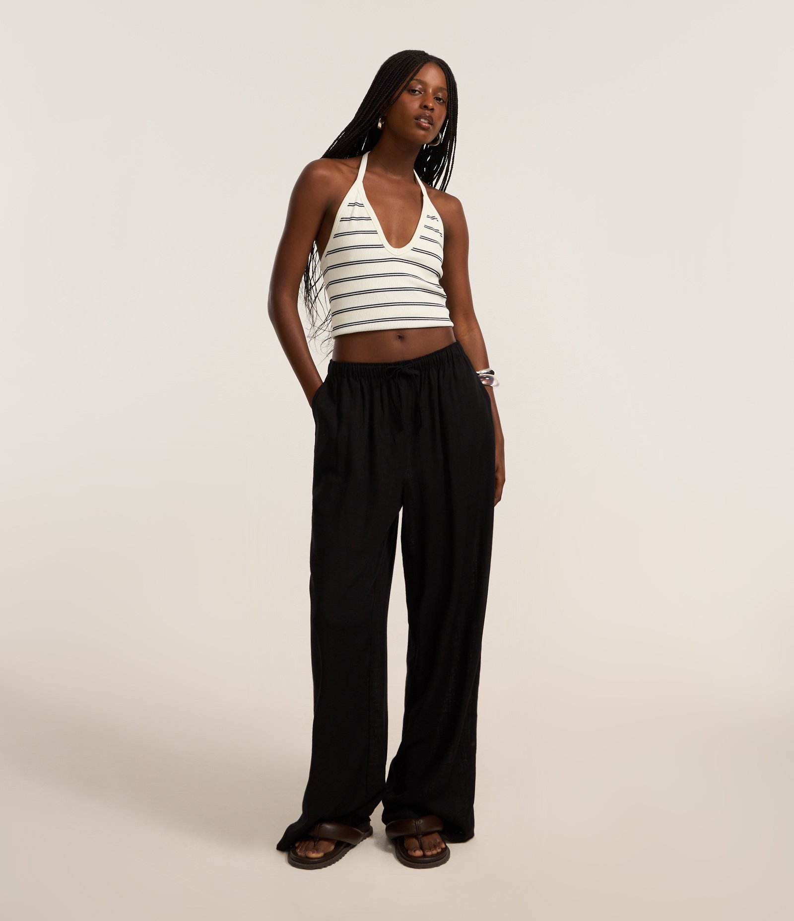 Calça Fluída em Viscose e Linho com Amarração no Cós Preto 1