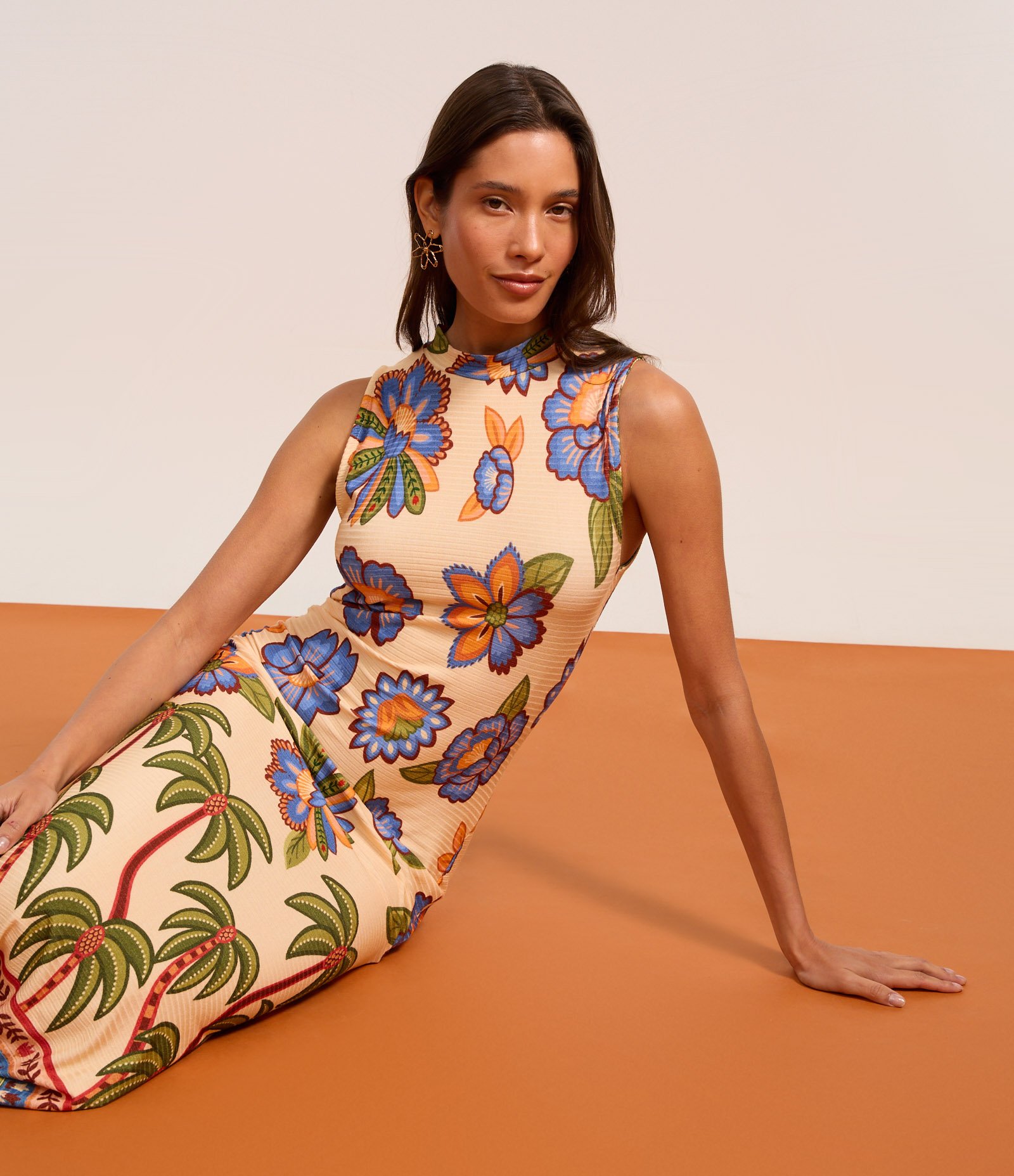 Vestido Evasê New Midi em Ribana com Golinha Alta e Estampa Tropical Bege 5