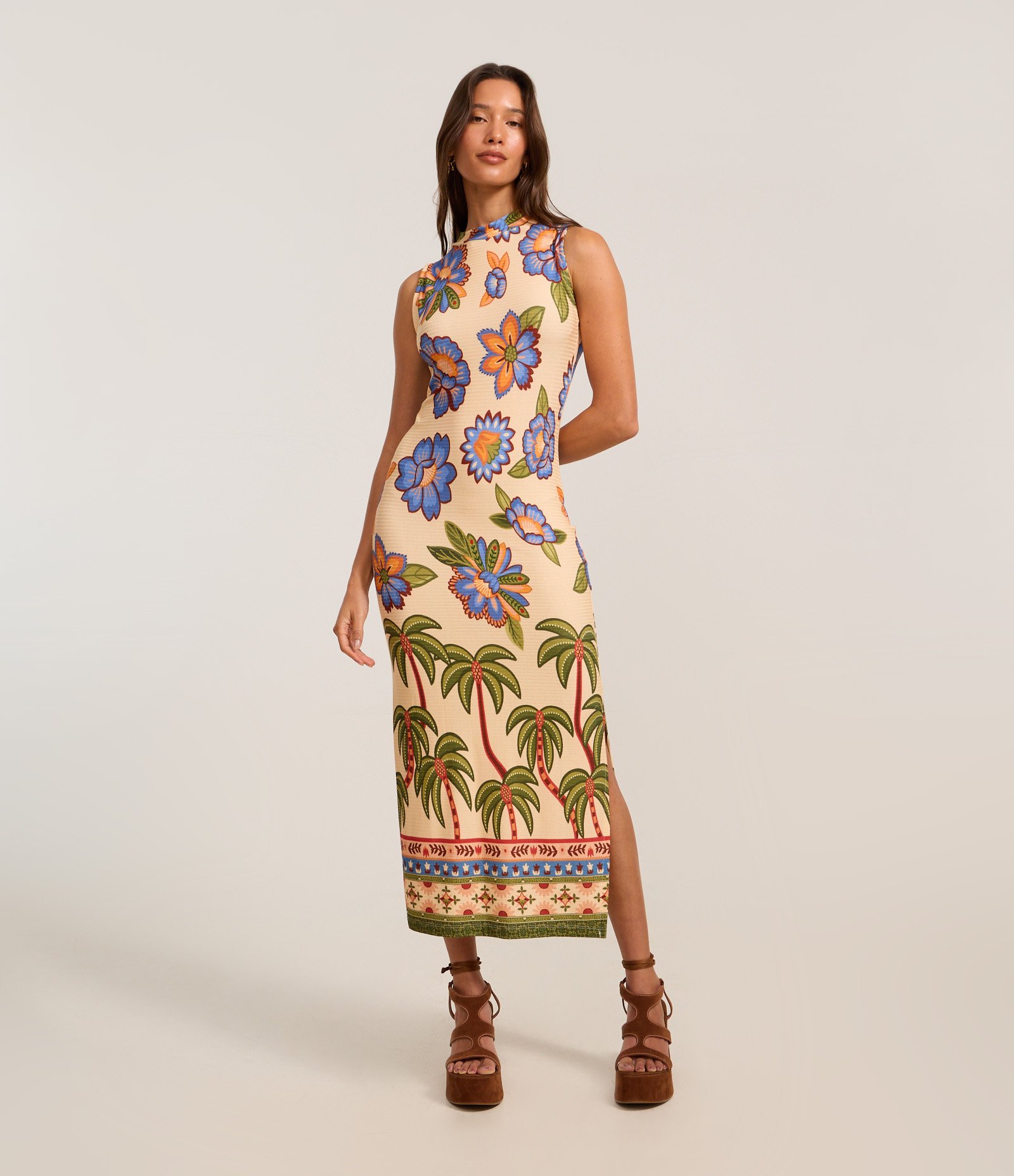 Vestido Evasê New Midi em Ribana com Golinha Alta e Estampa Tropical Bege 1