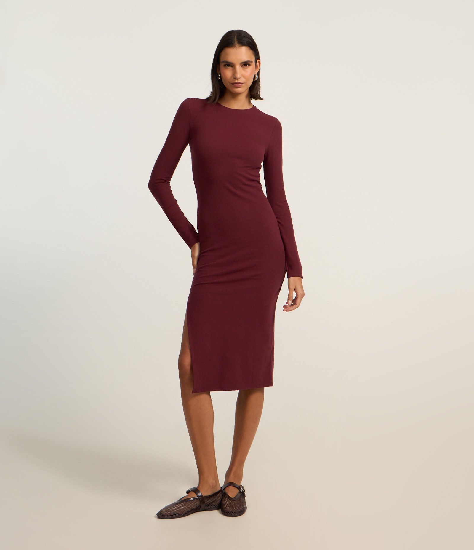 Vestido Midi Básico em Ribana com Manga Longa e Fenda Vinho 1