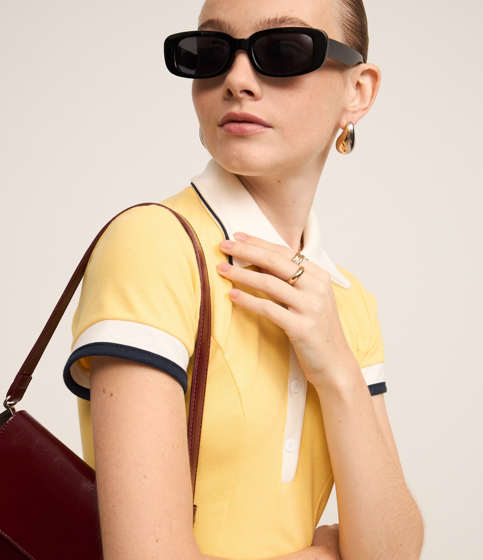 Vestido Curto em Piquet com Gola Polo e Saia Plissada Amarelo 3