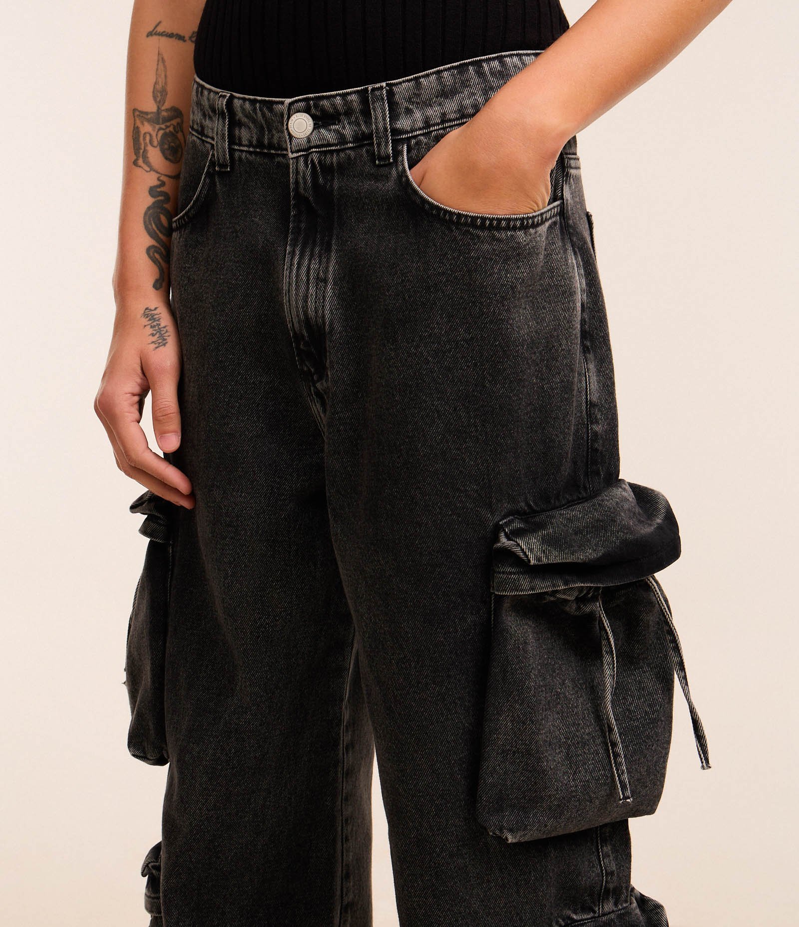 Calça Super Baggy em Jeans com Multibolsos Preto 3