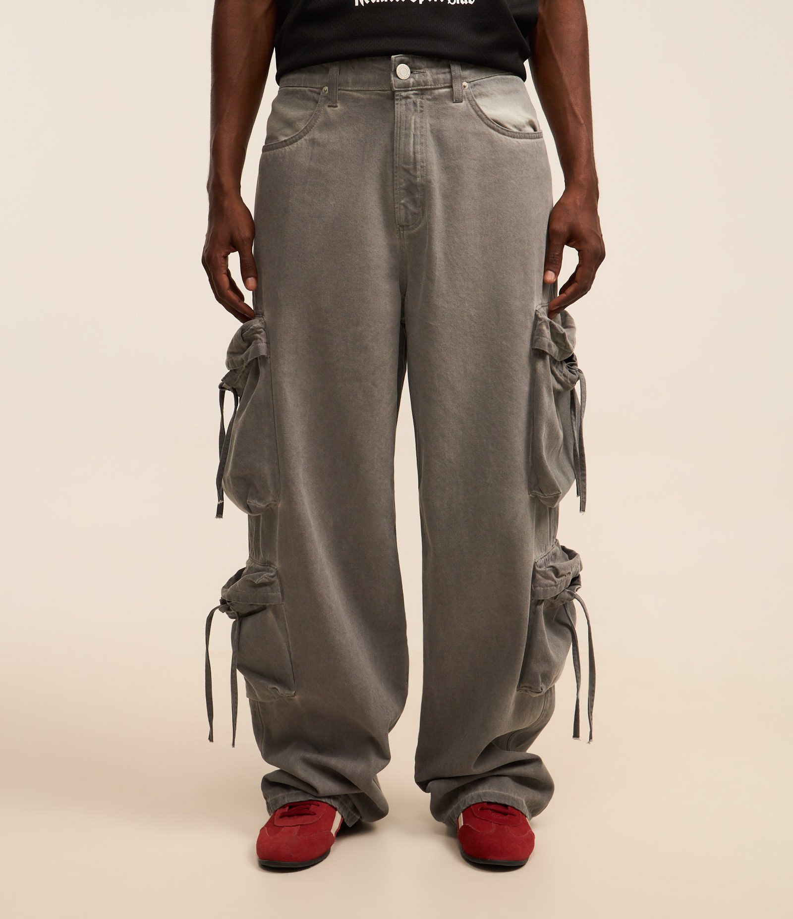 Calça Super Baggy em Sarja Estonada com Lavagem Cinza 2