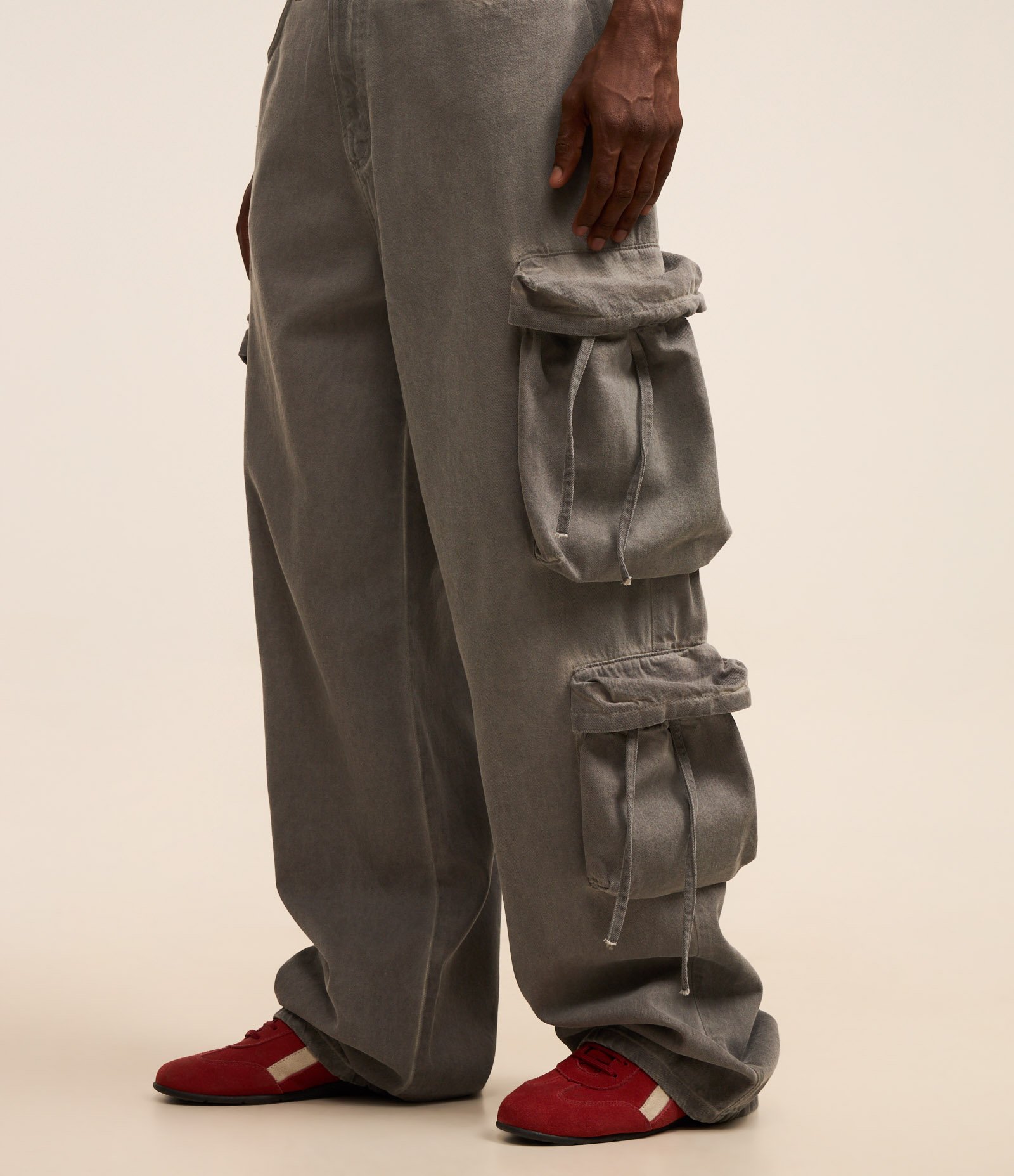 Calça Super Baggy em Sarja Estonada com Lavagem Cinza 3