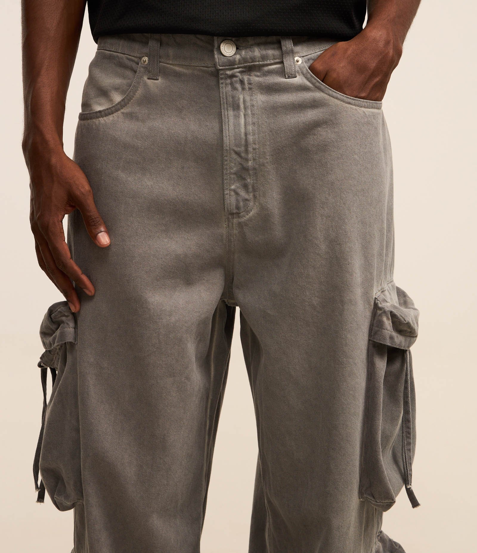 Calça Super Baggy em Sarja Estonada com Lavagem Cinza 5