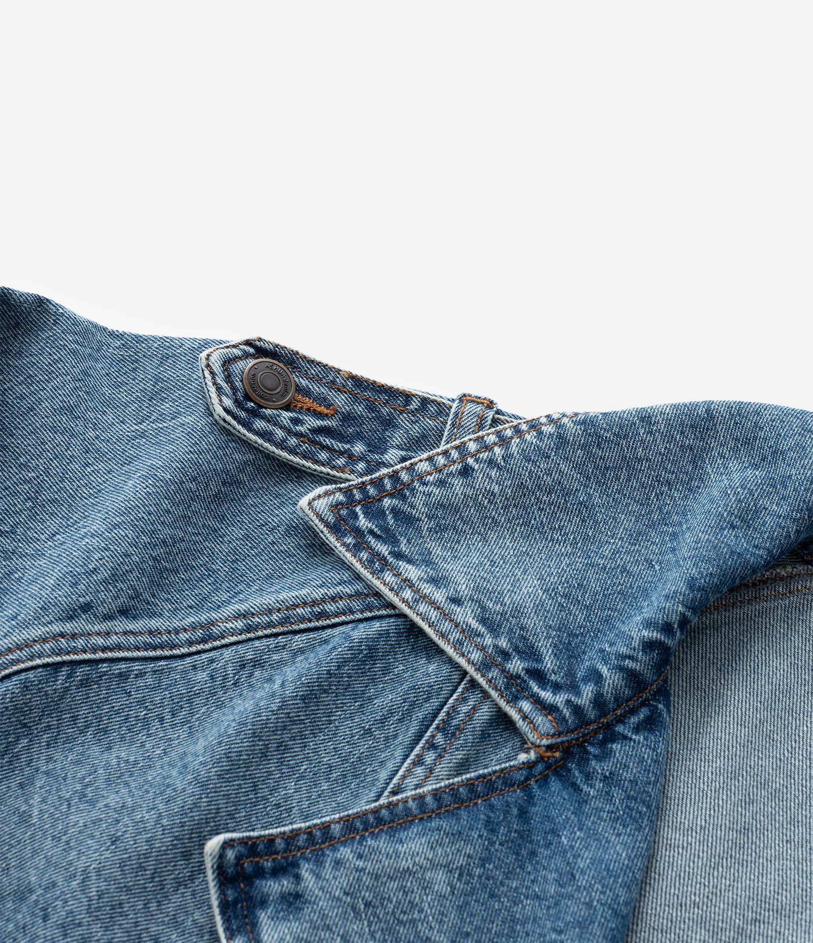 Jaqueta Trench Coat em Jeans com Botões Transpassados Curve & Plus Size Azul 7