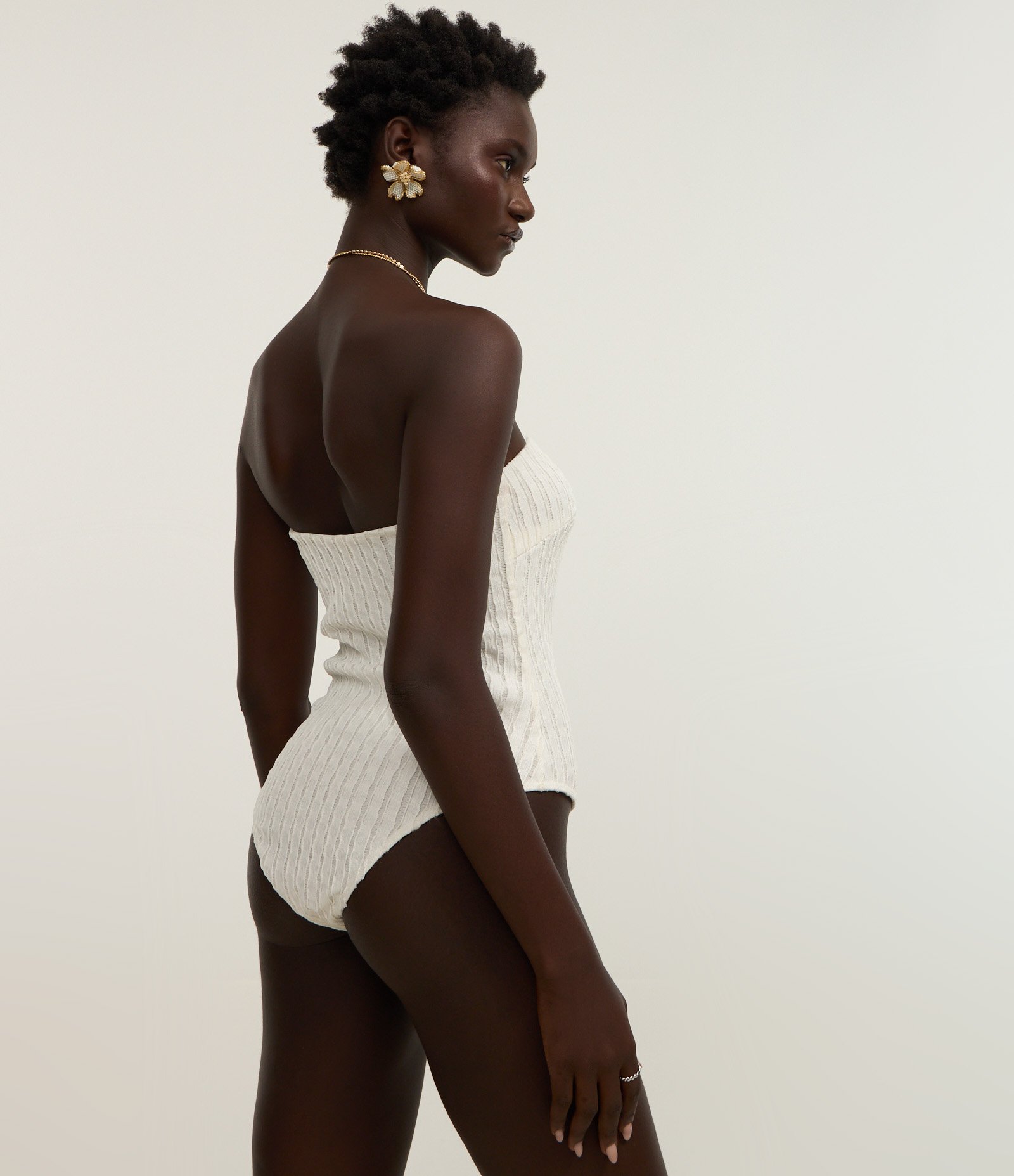 Body Texturizado com Decote Tomara que Caia Branco 4