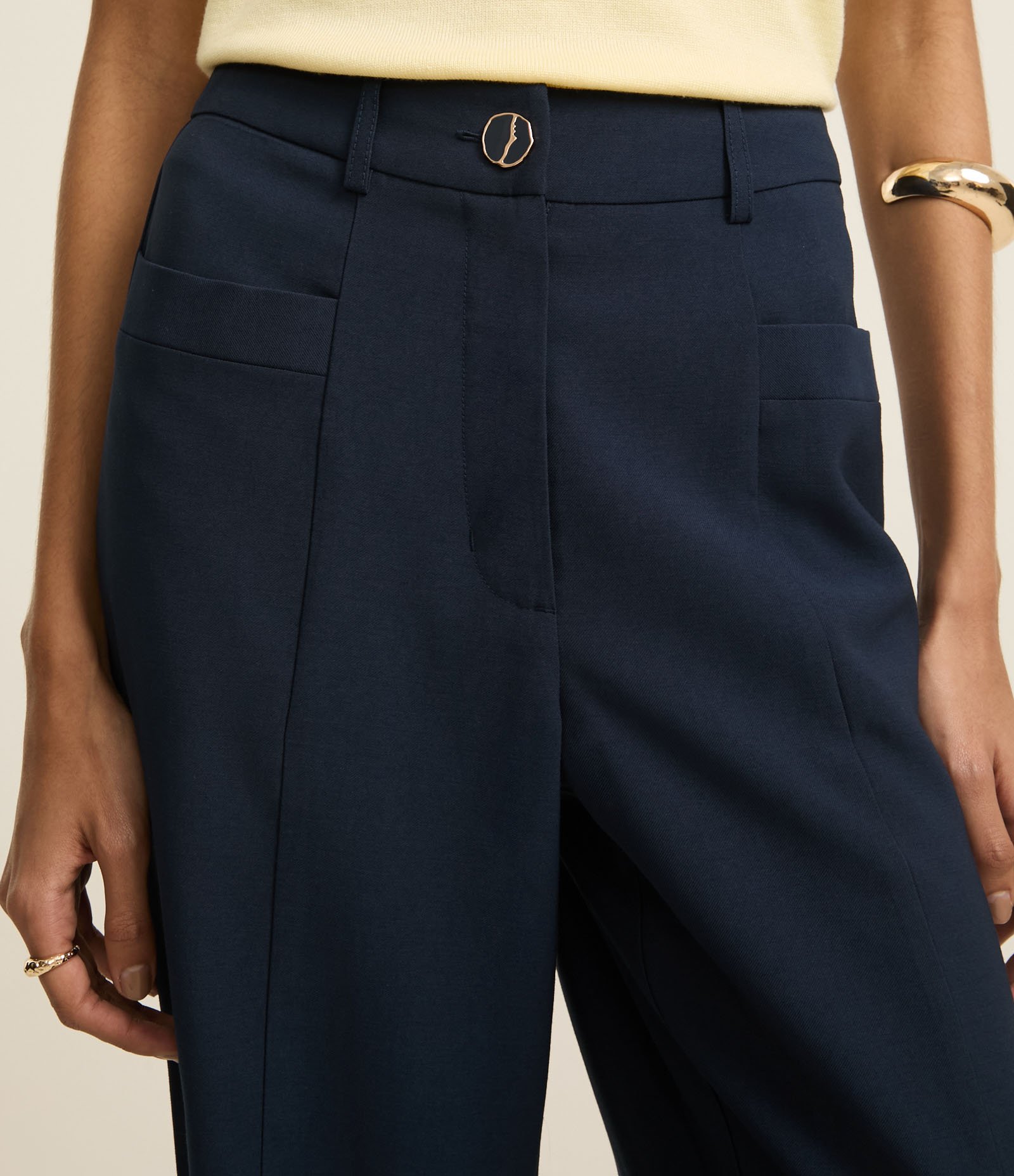 Calça Reta Alfaiatada Cintura Alta com Botão Diferenciado Azul Marinho 4