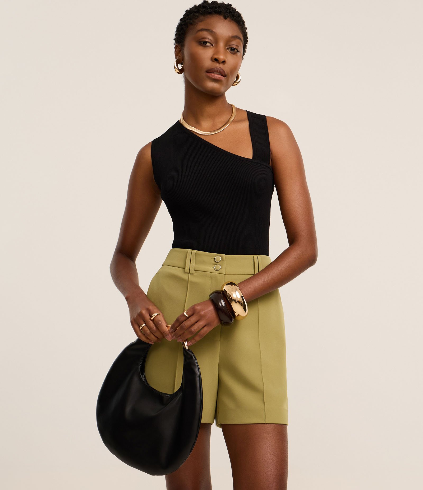 Short Alfaiatado Cintura Alta com Frisos e Botões Duplos Verde 1