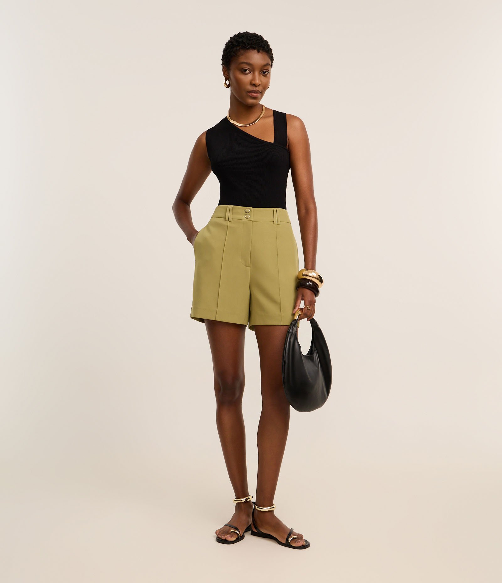 Short Alfaiatado Cintura Alta com Frisos e Botões Duplos Verde 2