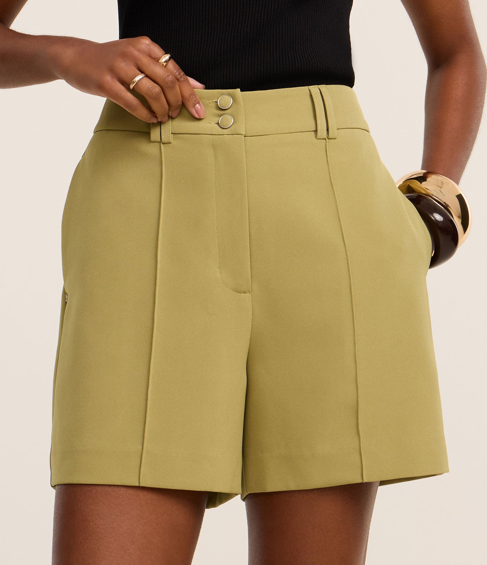 Short Alfaiatado Cintura Alta com Frisos e Botões Duplos Verde 3