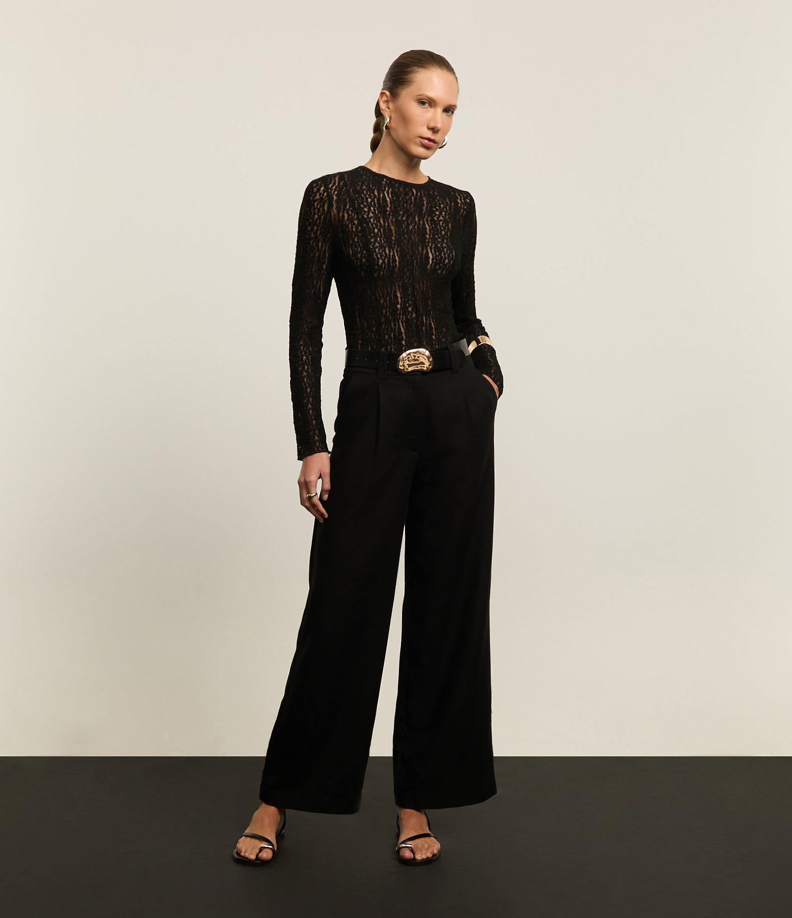 Calca Pantalona em Viscolinho com Cinto de Fivela Martelado Preto 1