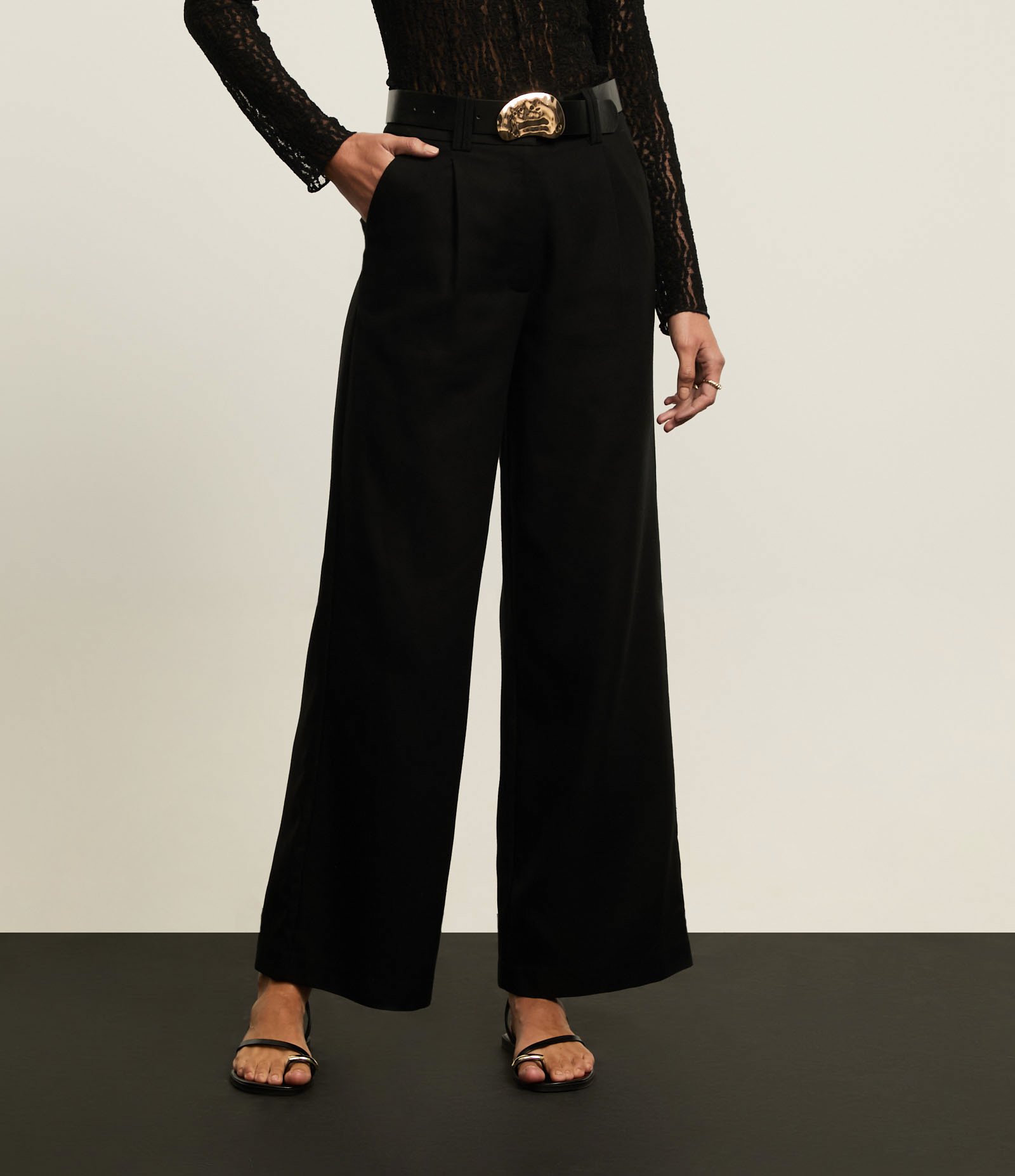 Calca Pantalona em Viscolinho com Cinto de Fivela Martelado Preto 3