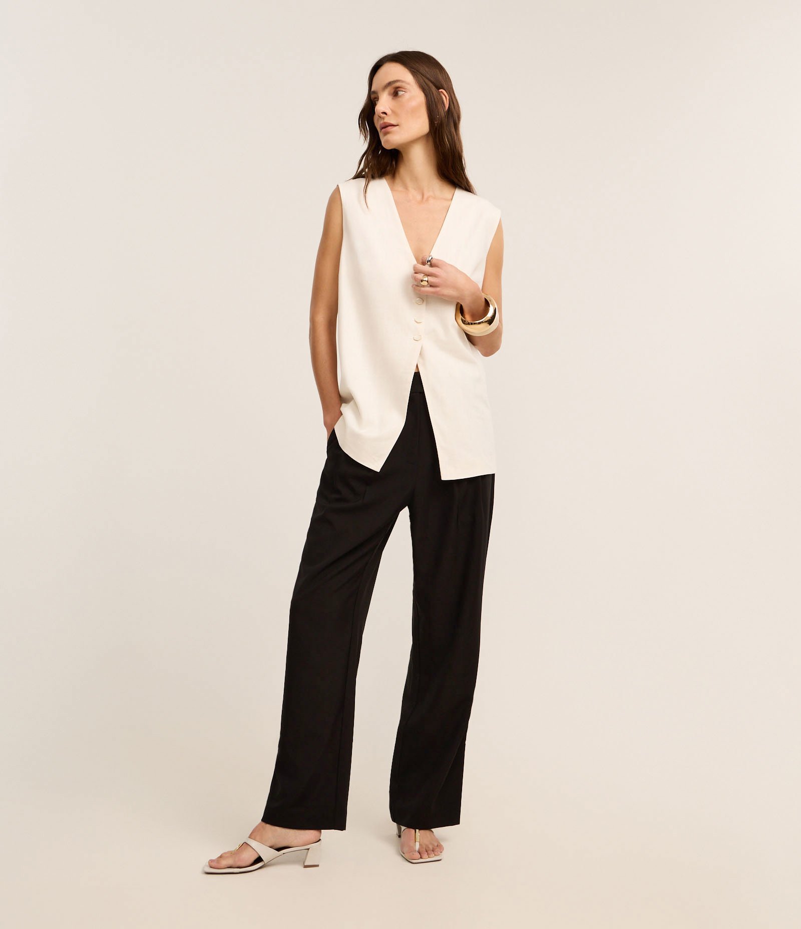 Calça Reta Alfaiatada com Cós Transpassado e Pregas Preto 1