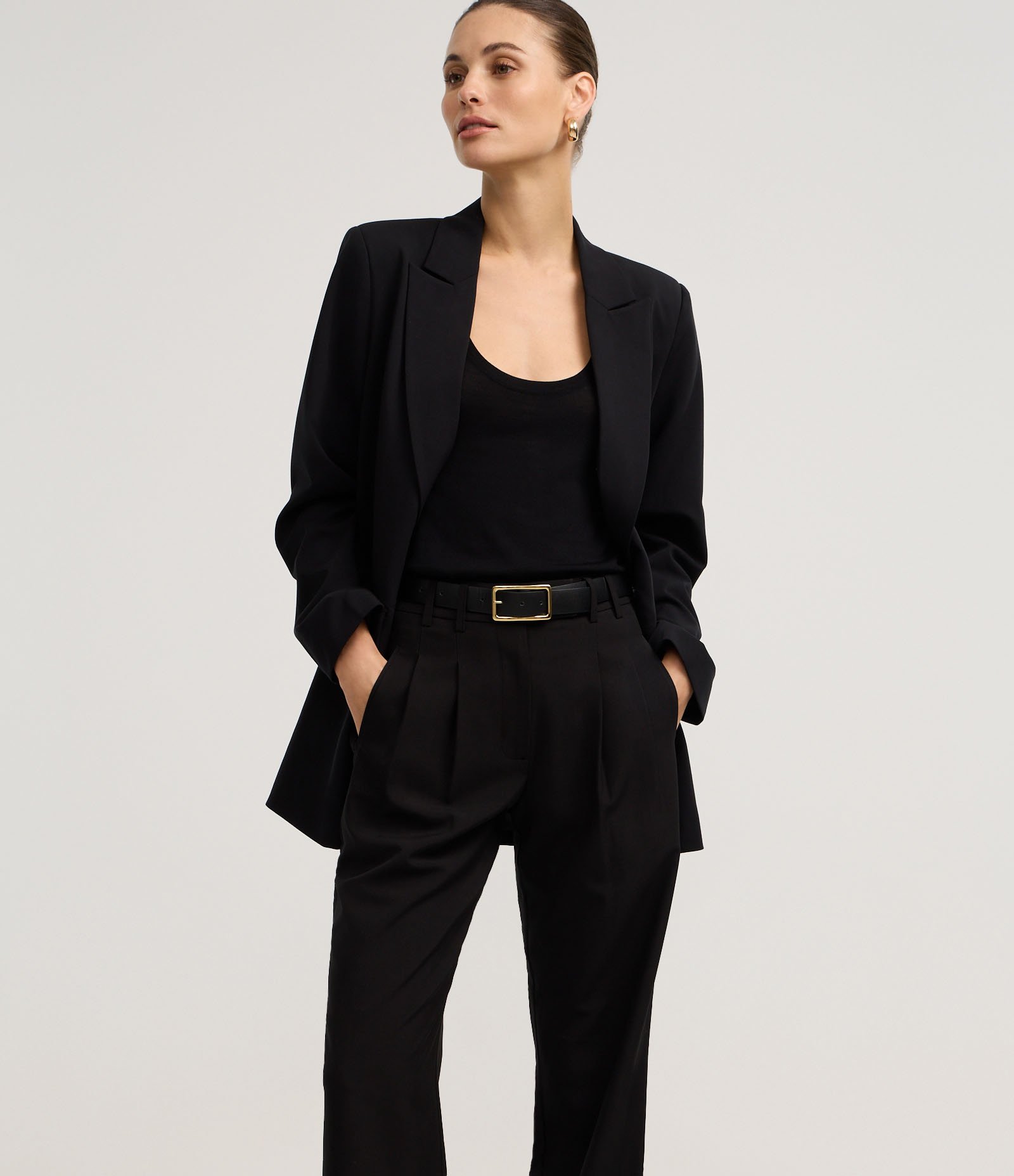 Calça Reta Alfaiatada com Cós Transpassado e Pregas Preto 2