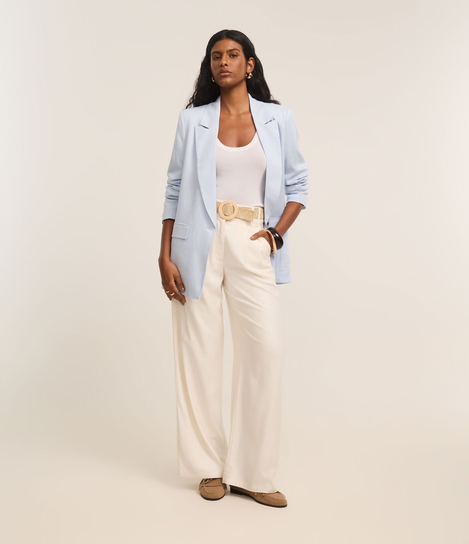 Calça Wide Leg em Viscolinho com Cinto de Ráfia Bege 1