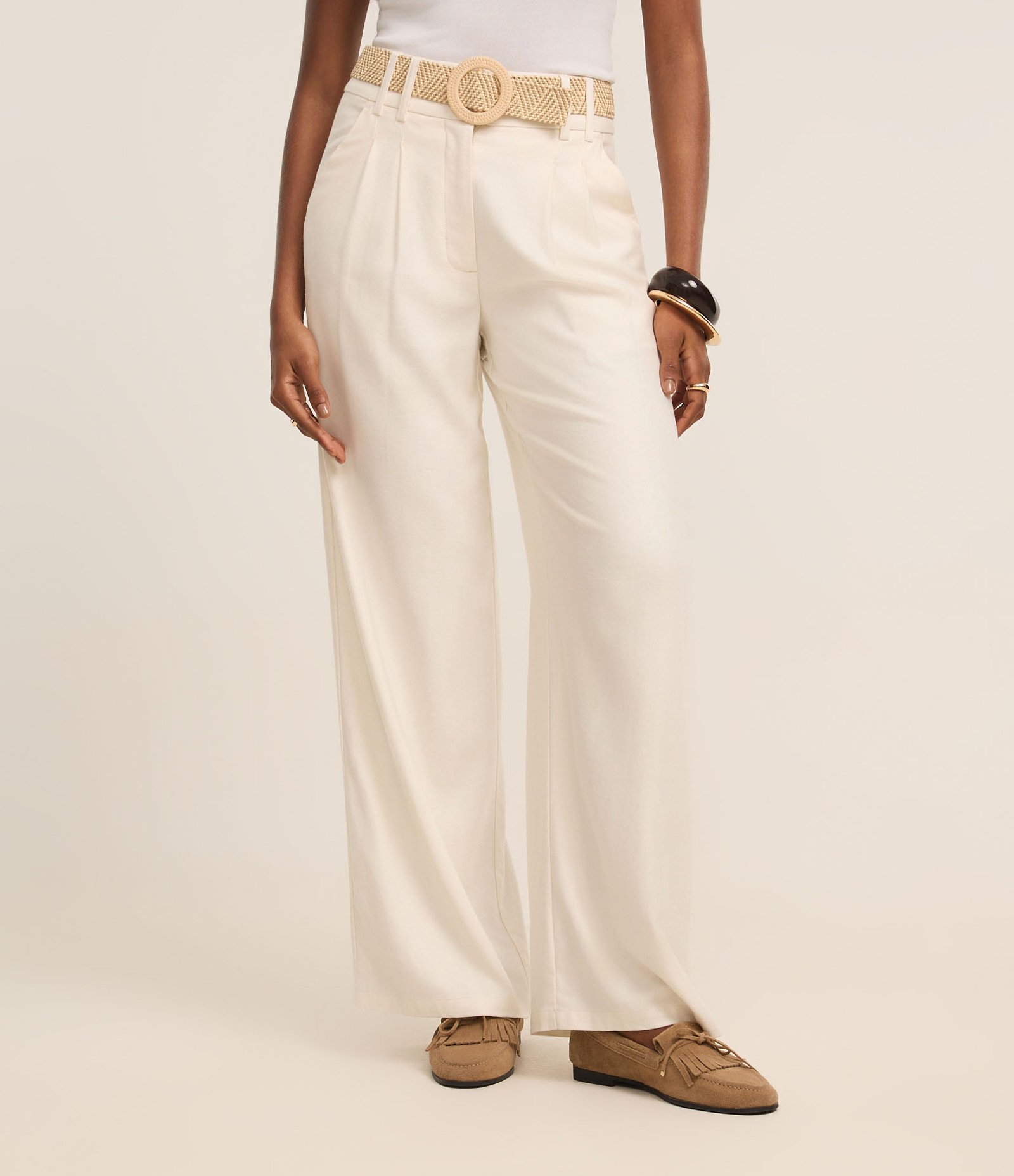 Calça Wide Leg em Viscolinho com Cinto de Ráfia Bege 3