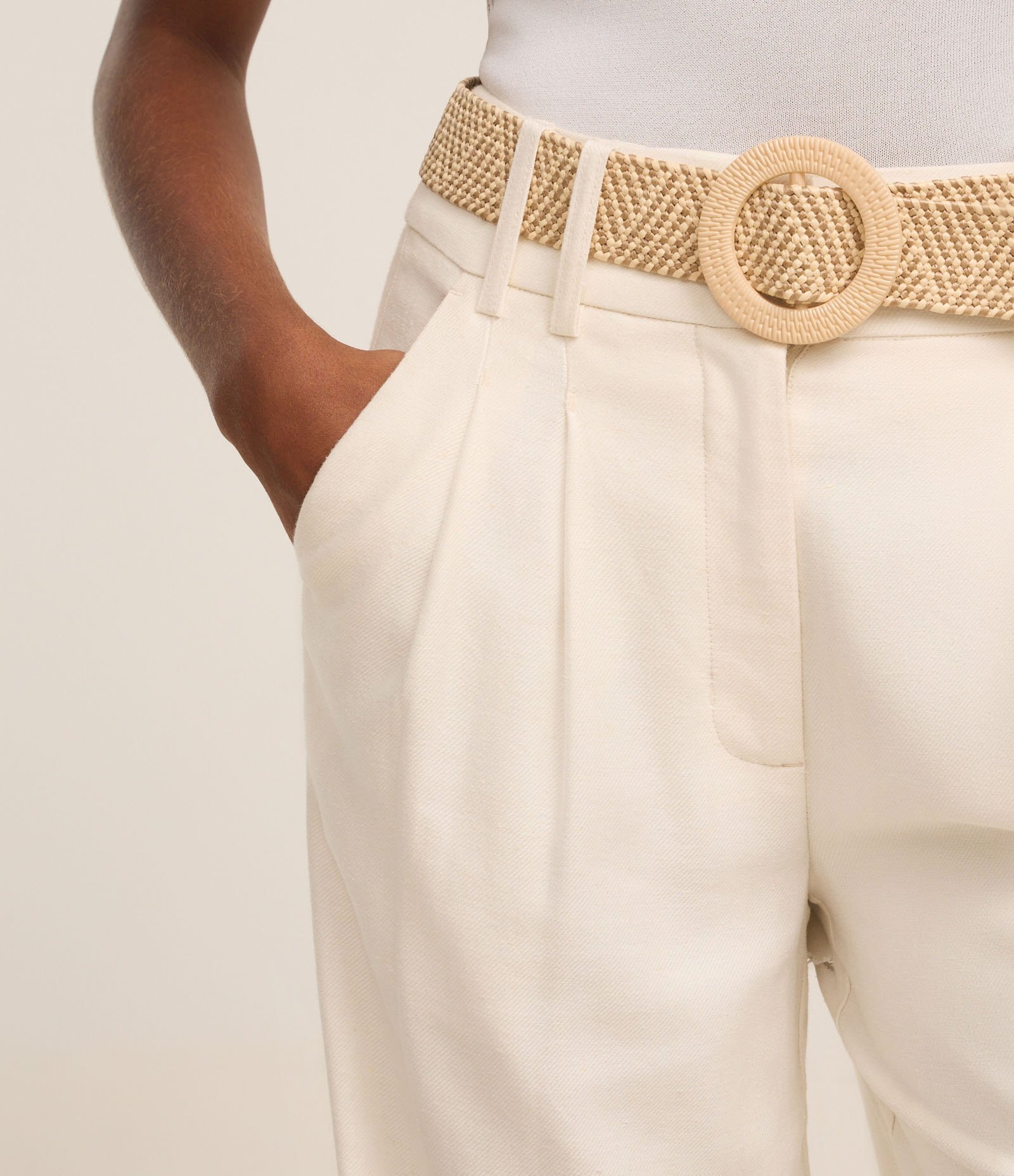 Calça Wide Leg em Viscolinho com Cinto de Ráfia Bege 4