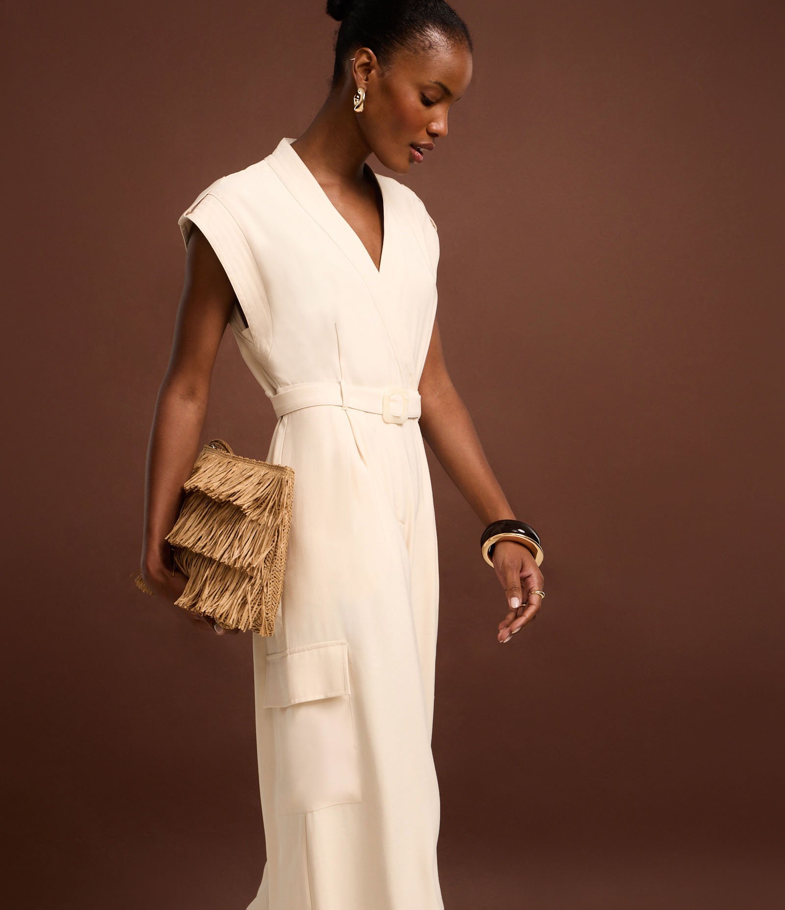 Macacão Wide Leg em Chalis com Transpasse e Bolso Cargo Off White 6