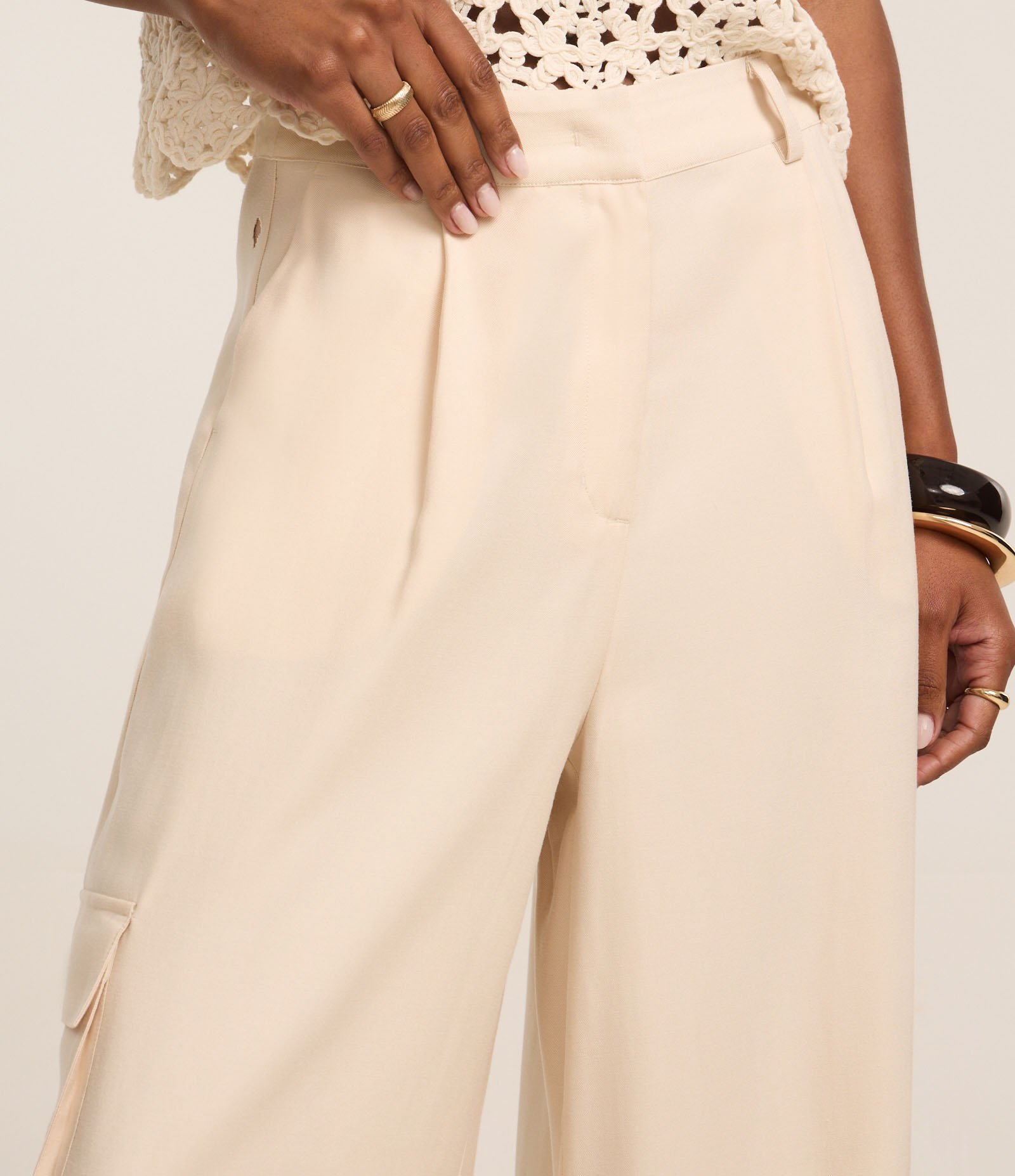 Calça Pantalona com Bolsos Cargo Laterais Off White 4