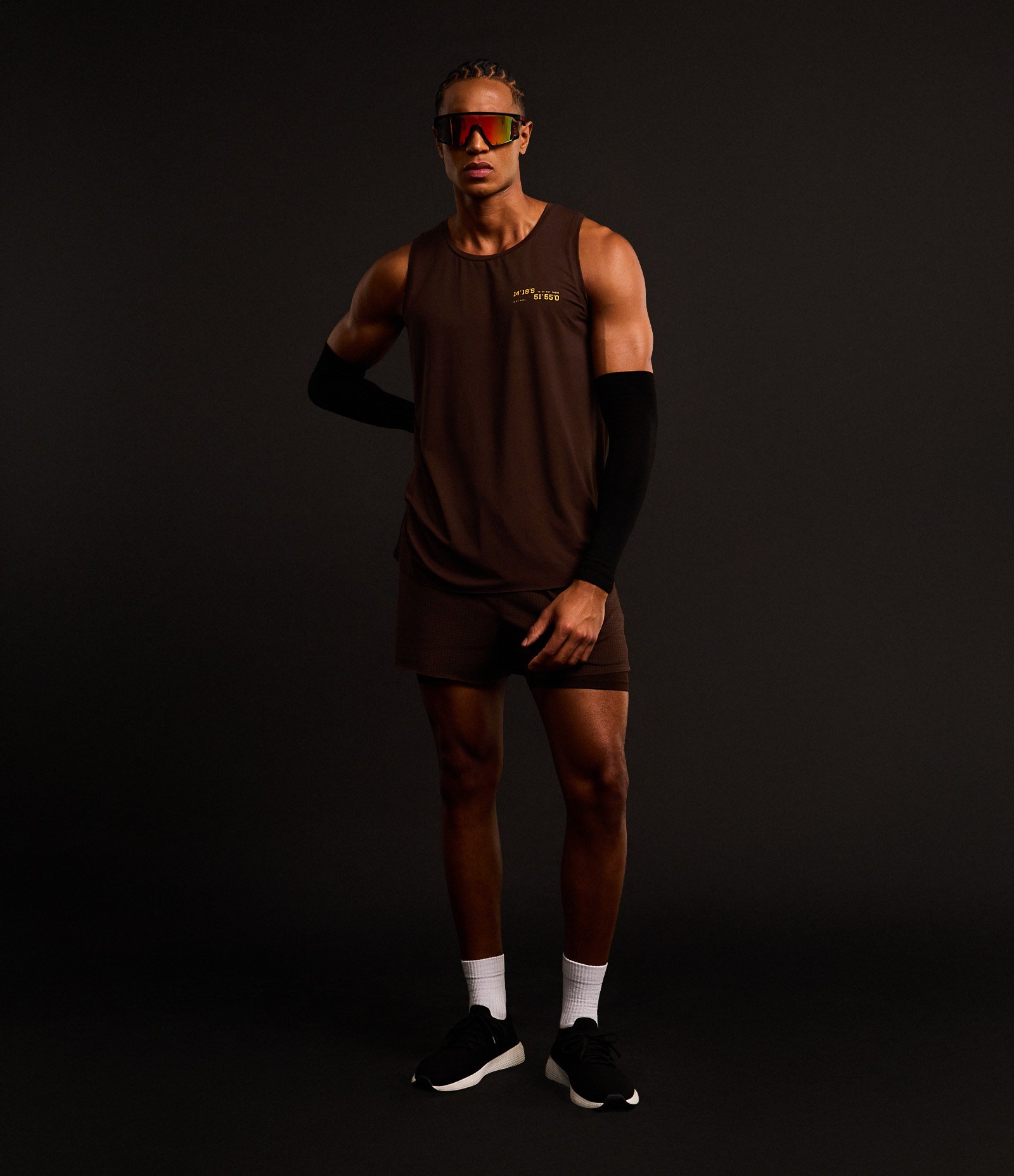 Regata Esportiva Regular com Tecnologia Dry e Estampa Lettering Marrom 2