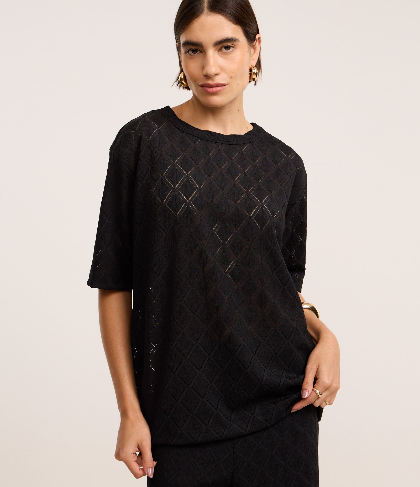 Blusa Alongada com Textura em Losangos Preto 1