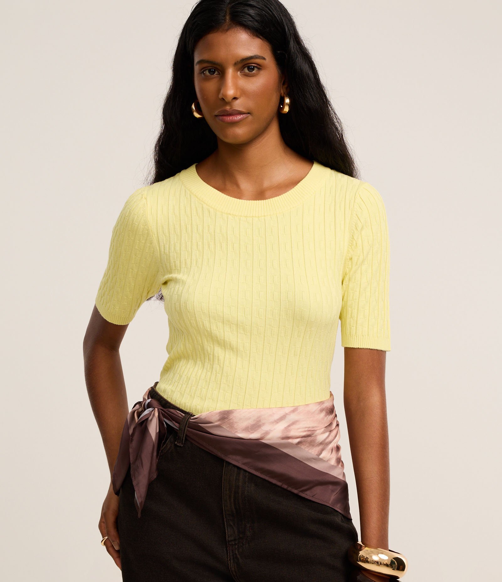 Blusa Texturizada em Tricô com Gola Redonda Amarelo 2