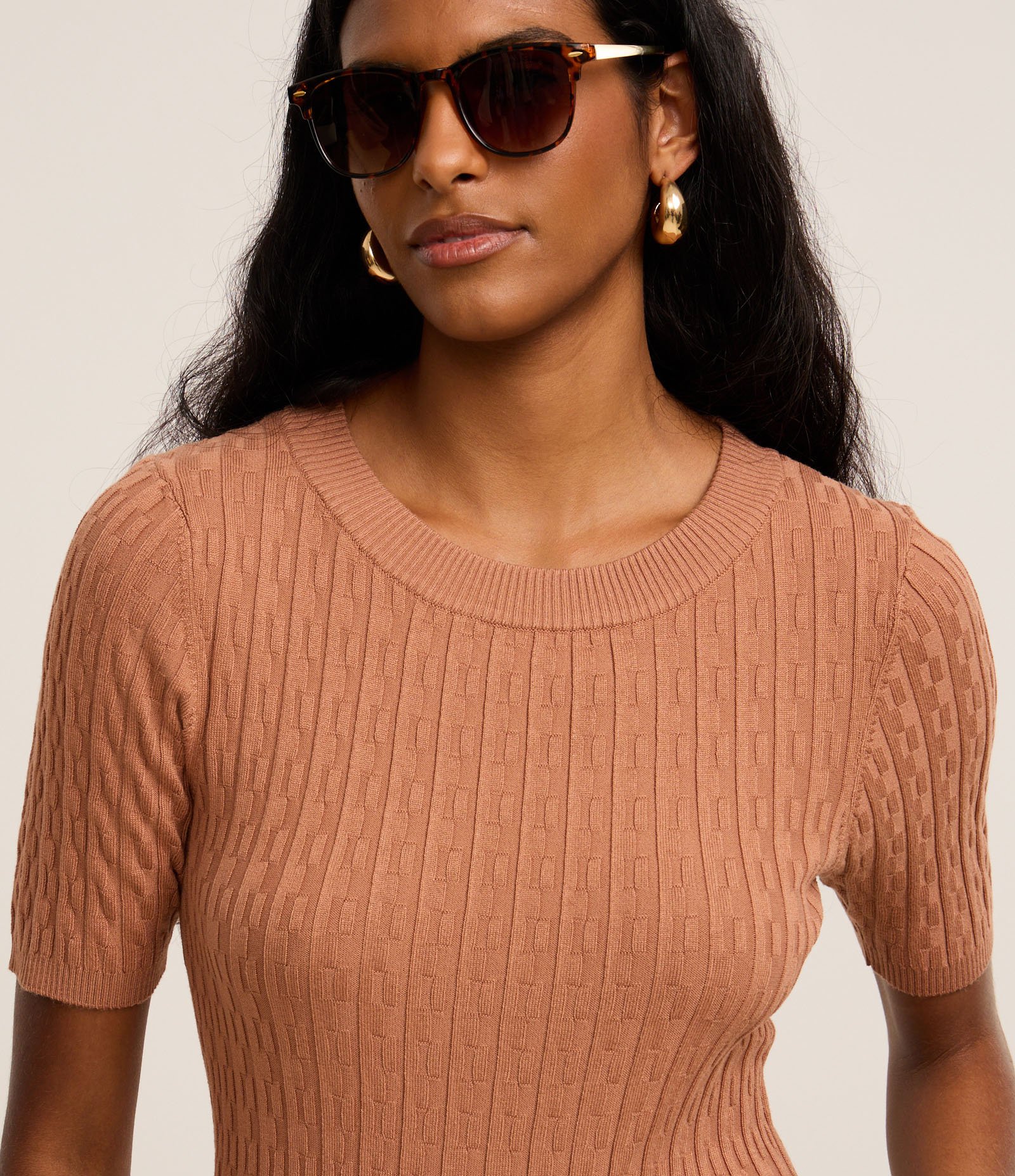 Blusa Texturizada em Tricô com Gola Redonda Marrom 3