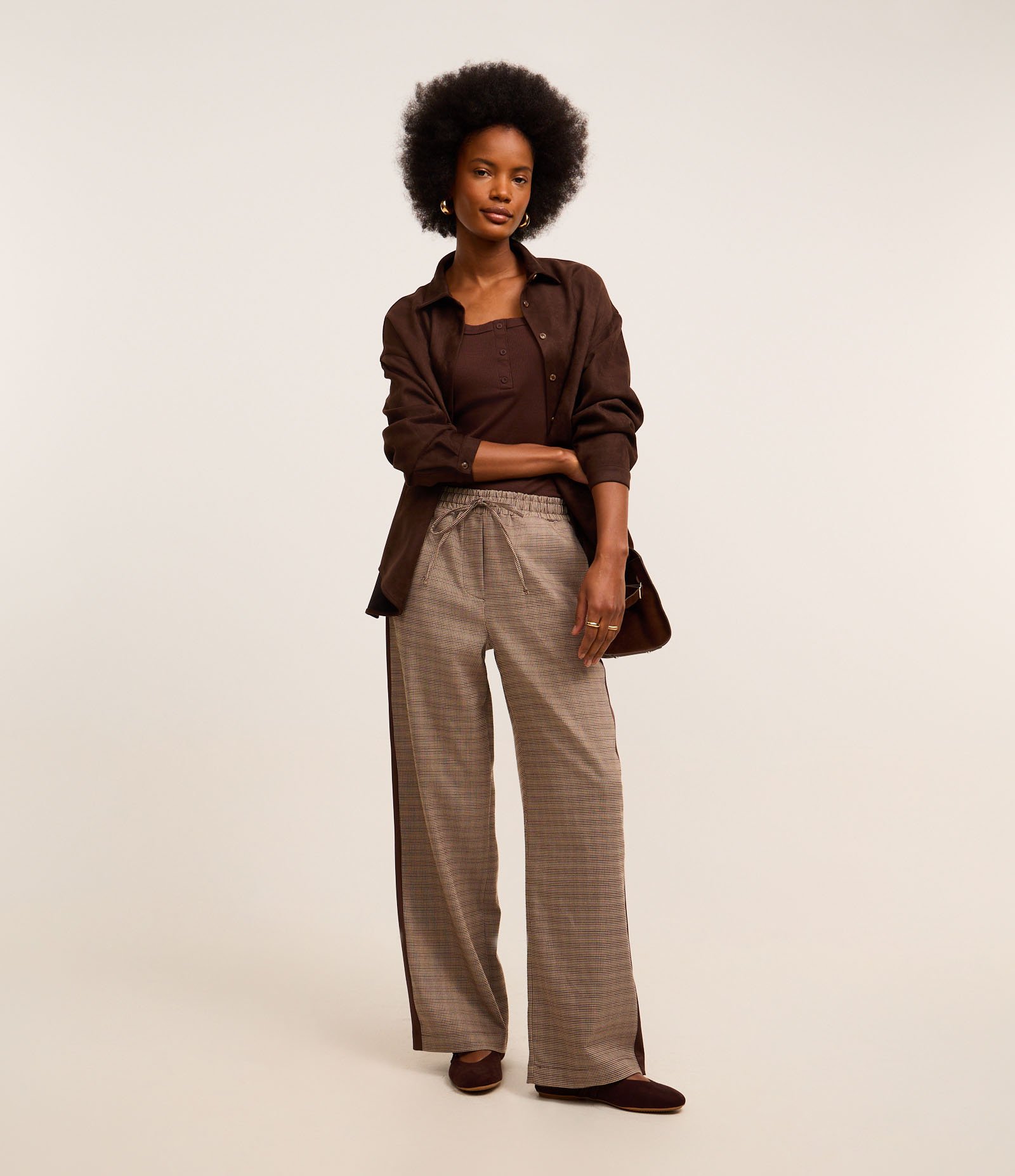 Blusa Regata em Ribana com Meia Vista de Botões Marrom 2