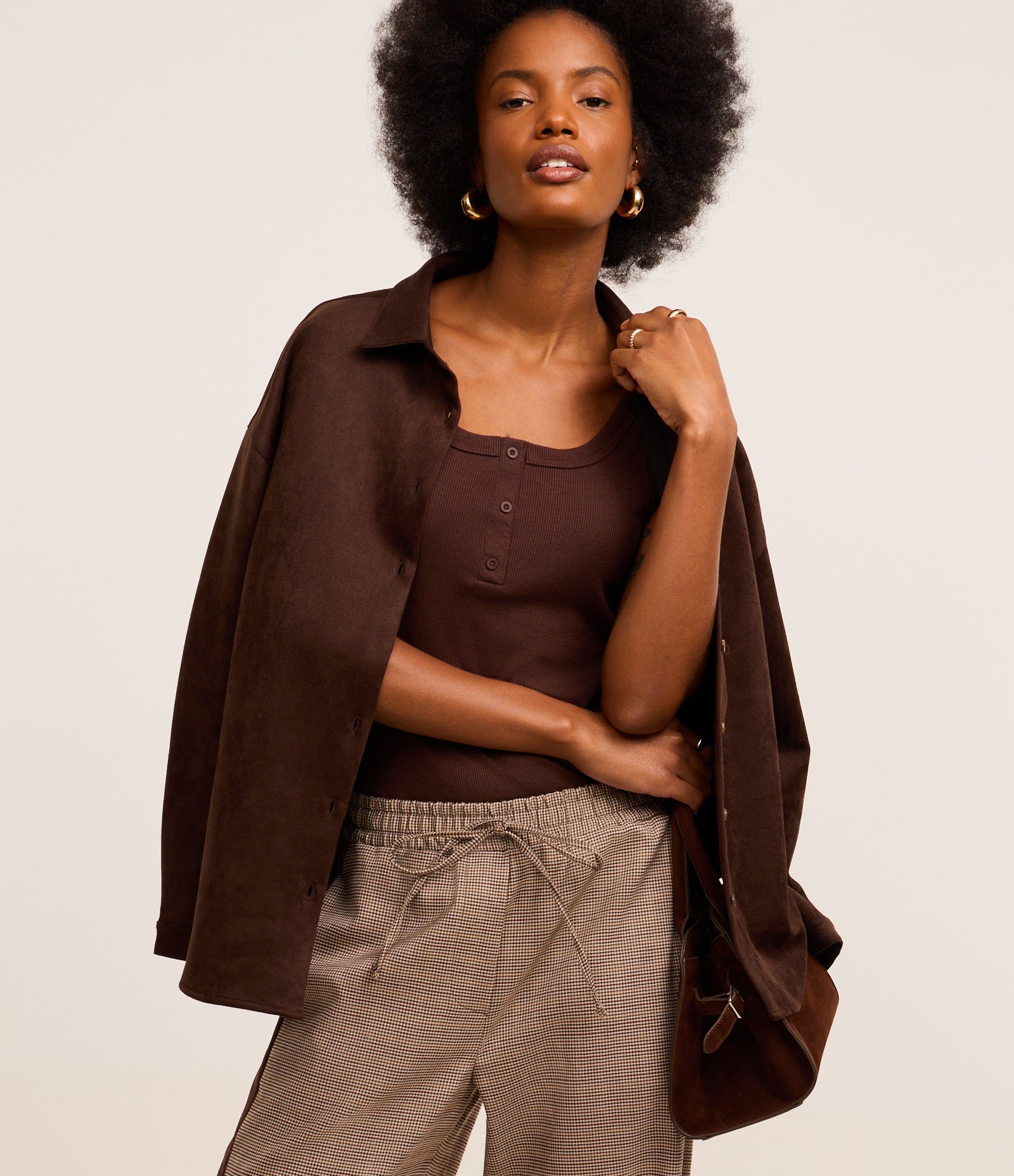 Blusa Regata em Ribana com Meia Vista de Botões Marrom 3