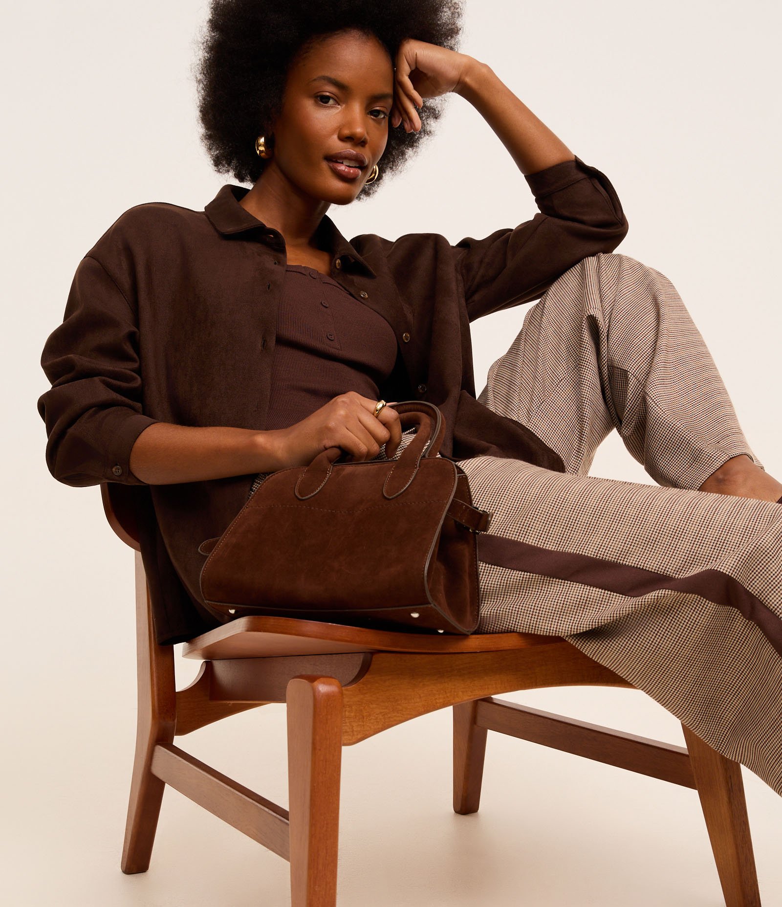 Blusa Regata em Ribana com Meia Vista de Botões Marrom 6