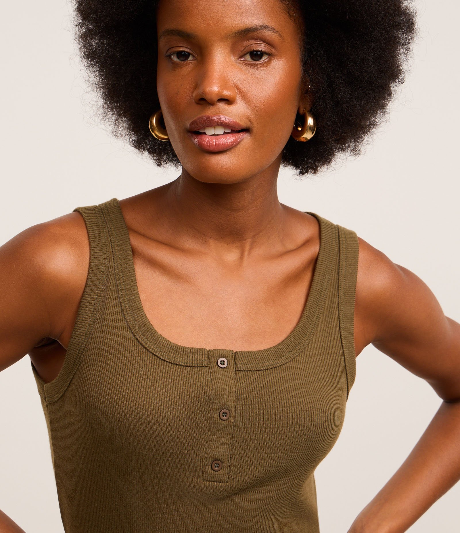 Blusa Regata em Ribana com Meia Vista de Botões Verde 1