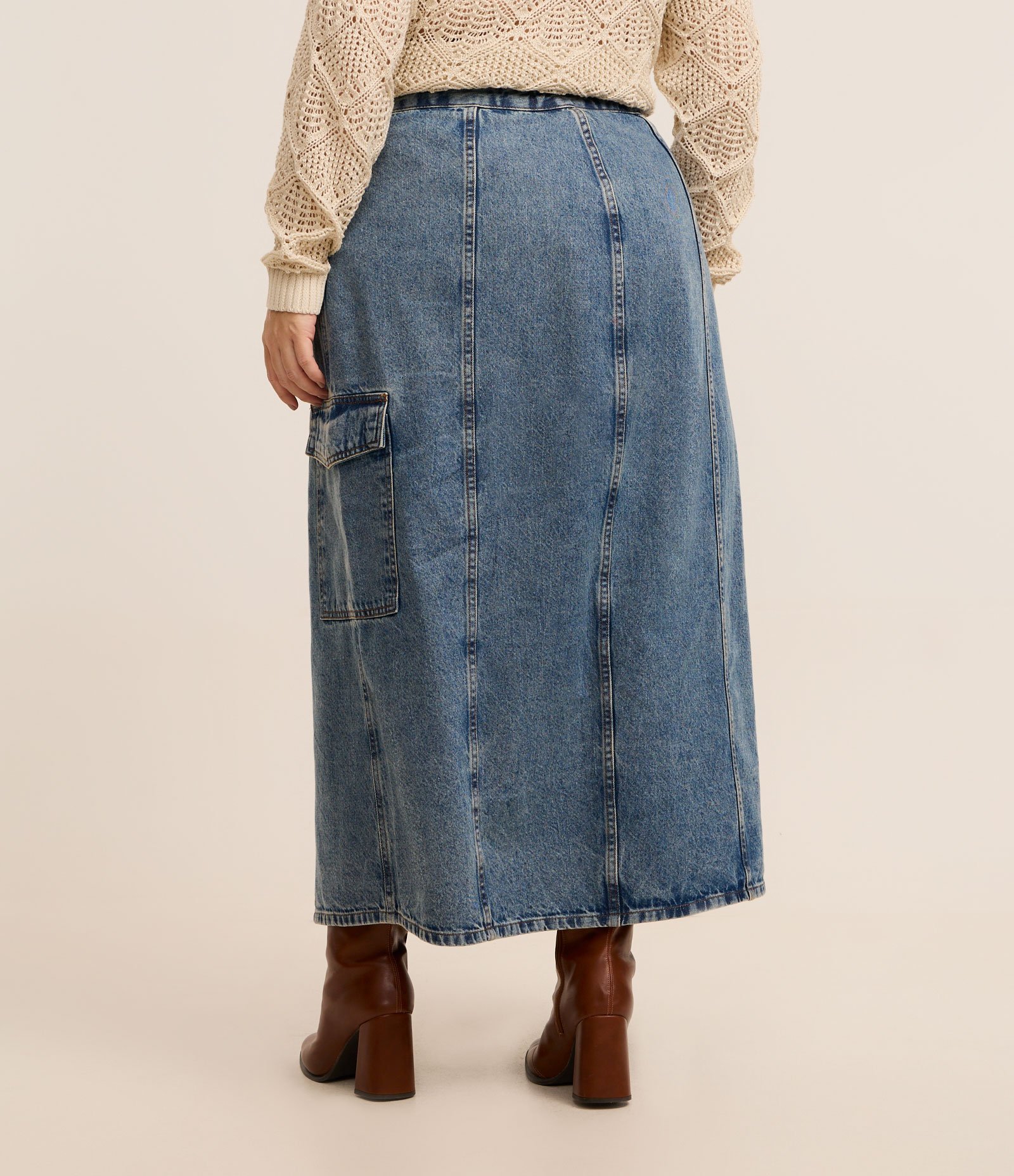 Saia Midi em Jeans com Cinto de Amarração e Bolso Cargo Curve & Plus Size Azul 3