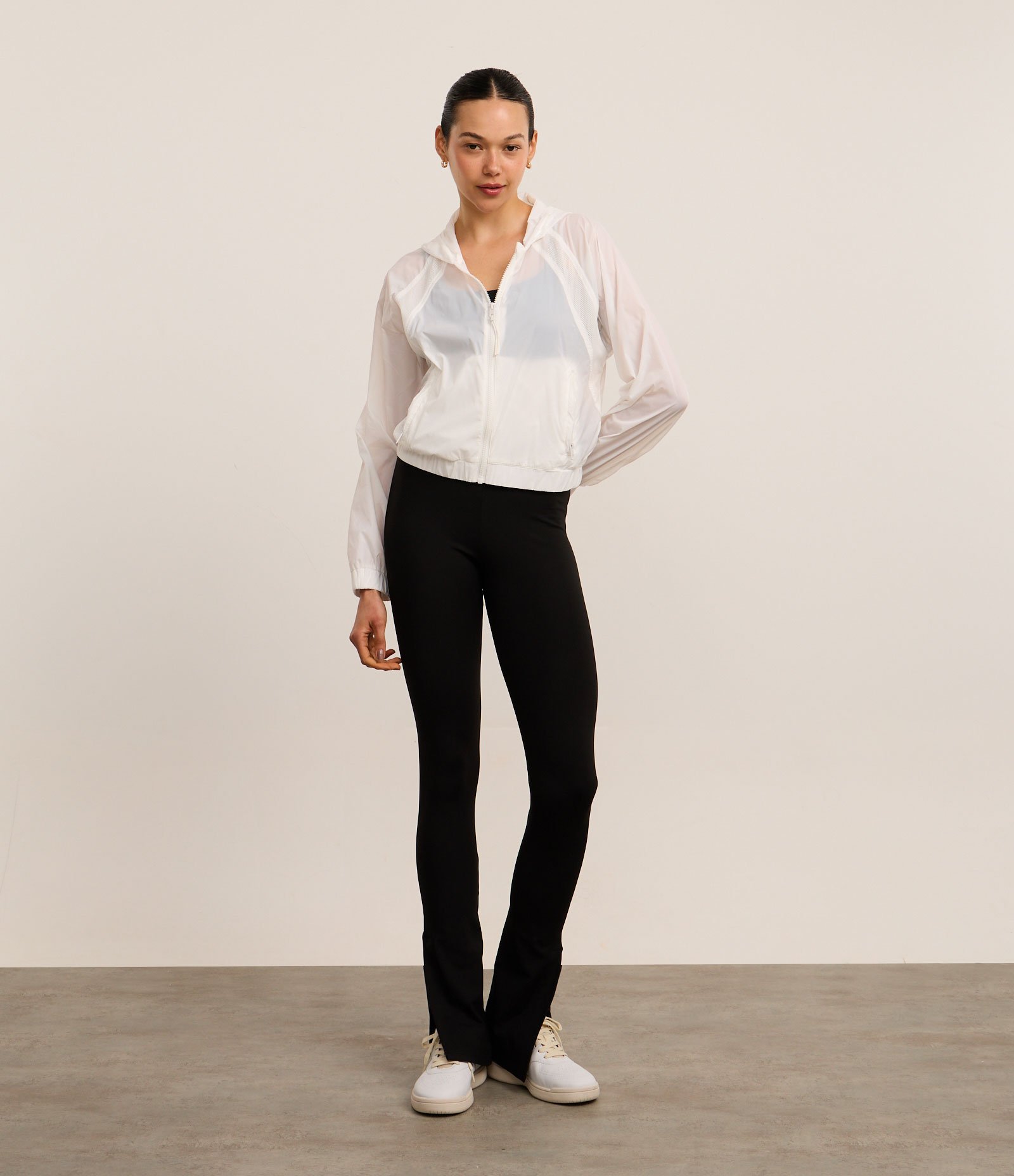 Jaqueta Corta Vento Esportiva em Poliamida com Fechamento em Zíper Branco 2