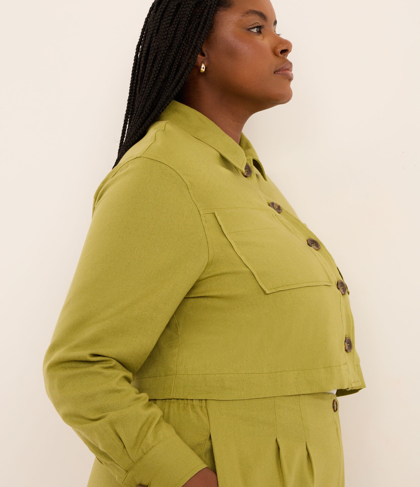 Jaqueta em Viscolinho com Bolsos Curve & Plus Size Verde 3