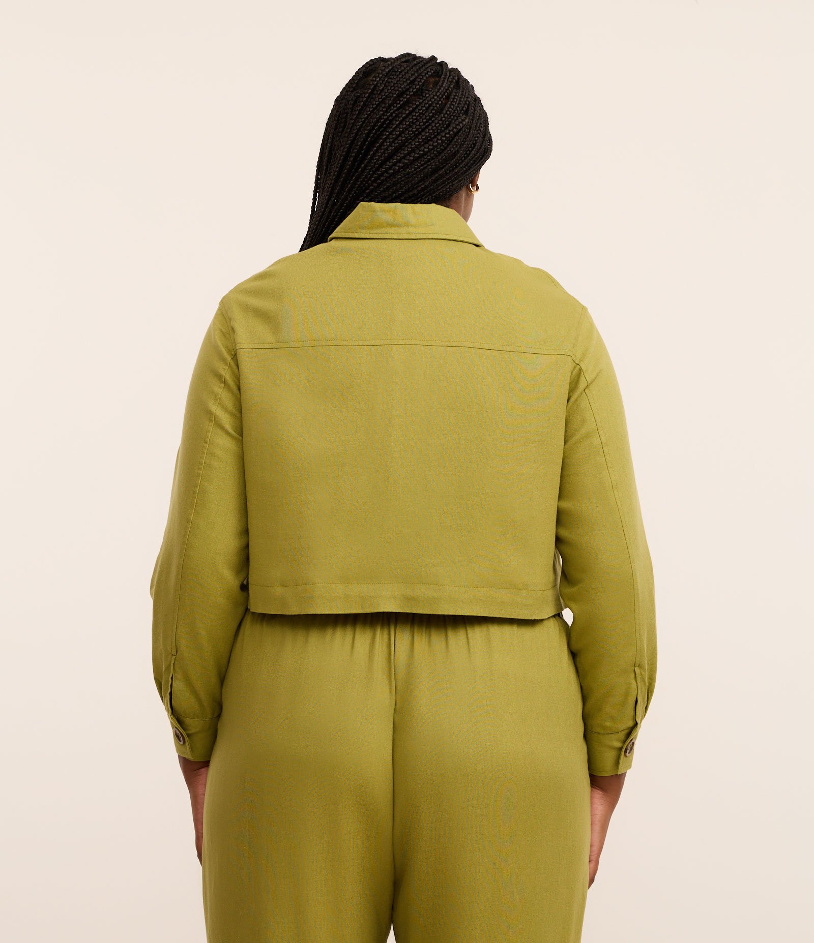 Jaqueta em Viscolinho com Bolsos Curve & Plus Size Verde 4