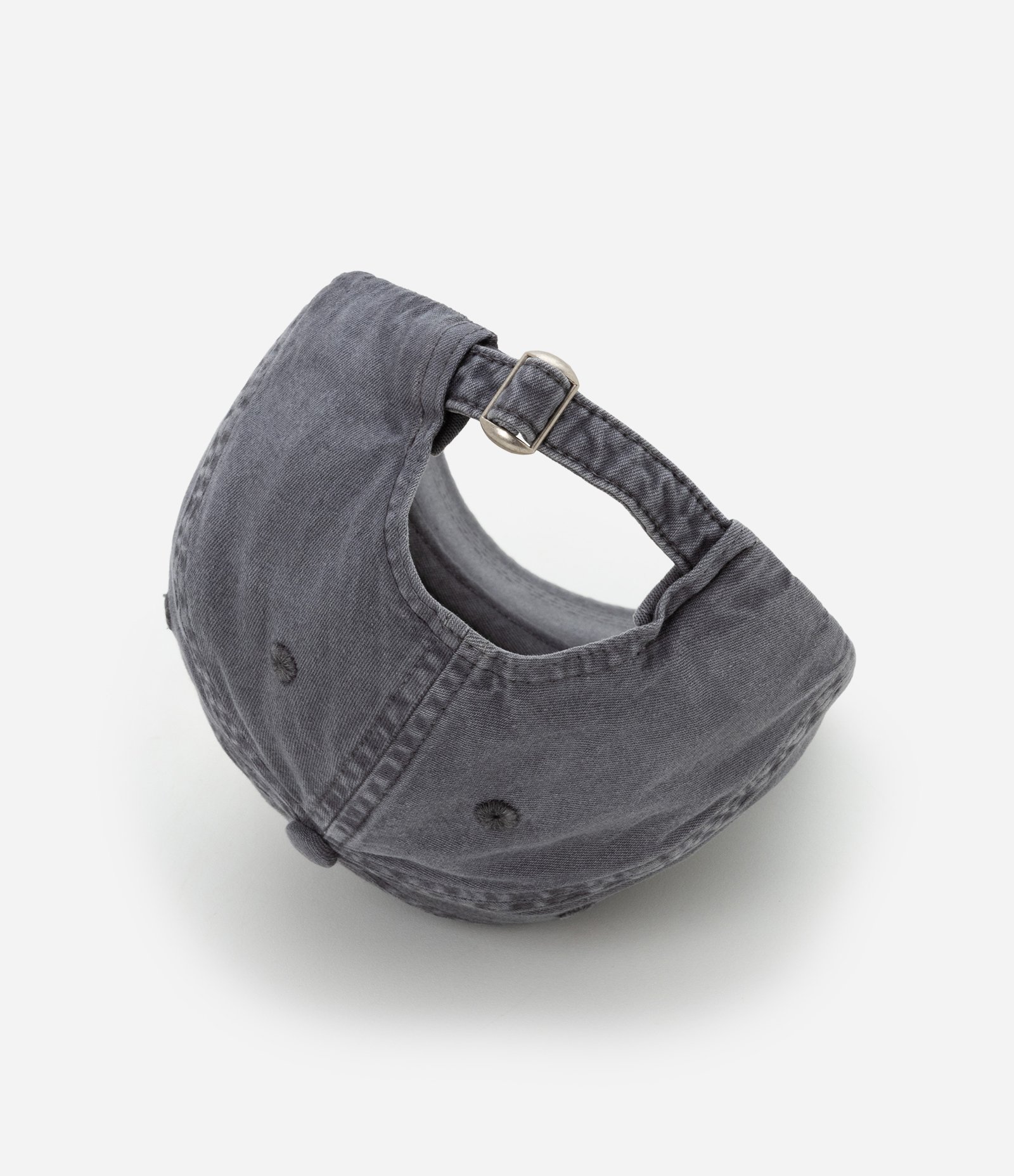 Boné em Sarja Estonada com Estampa Lettering Bordada Cinza 7