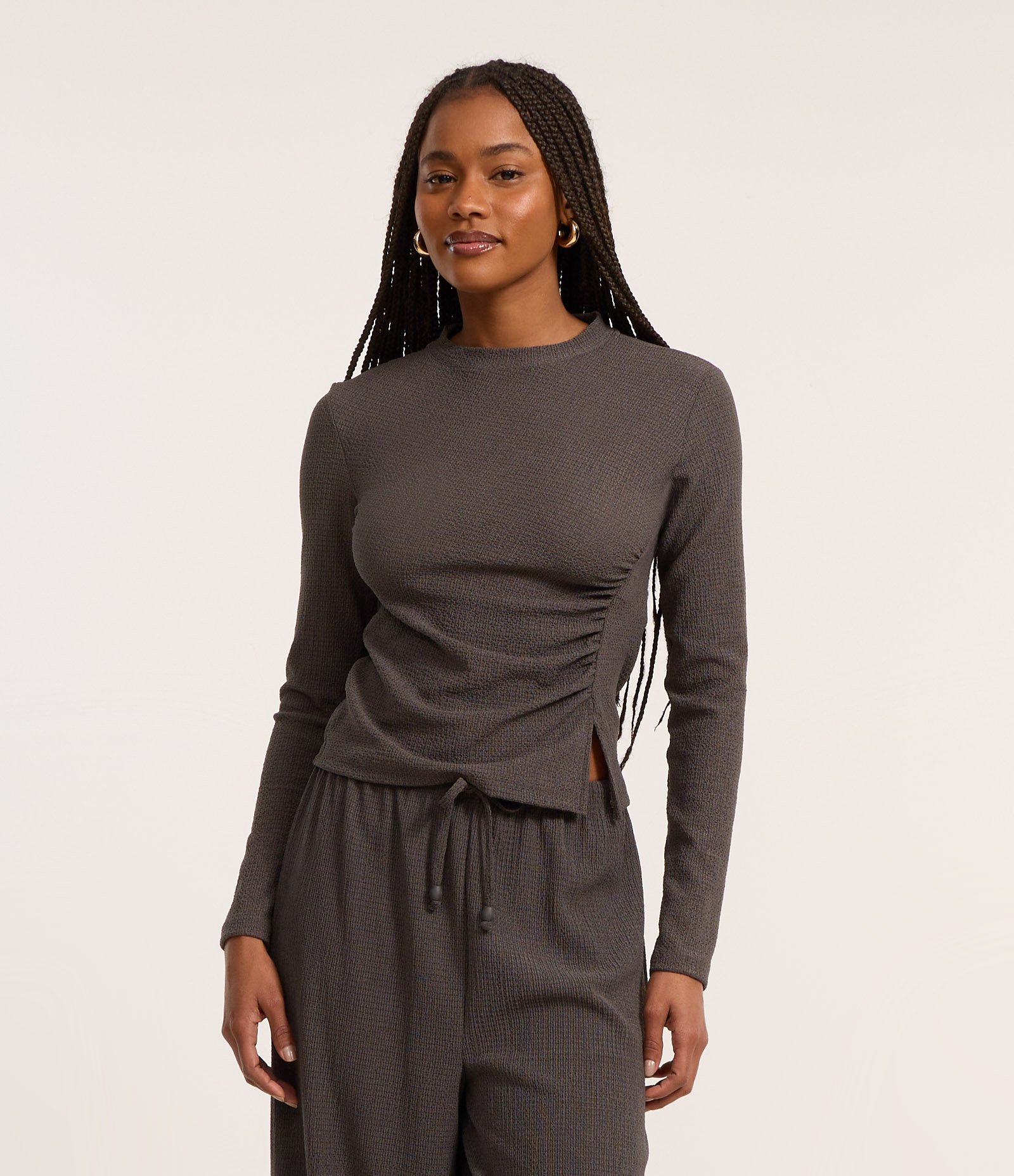 Blusa Texturizada com Gola Altinha e Franzido Lateral Cinza Chumbo 1